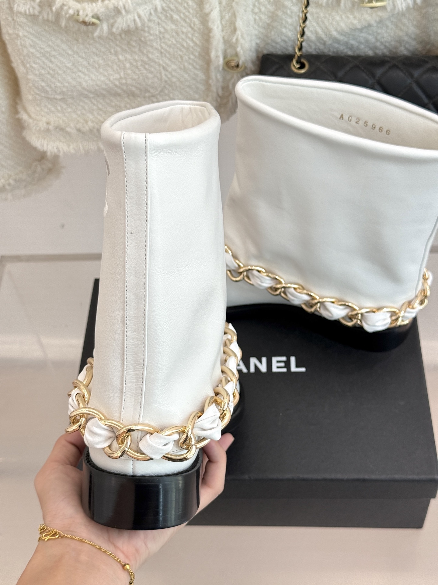 CHANE*|小香25k秋冬新品大链条拼色粗跟裤管靴标志性的大链条设计,把经典玩出花!粗旷却不失精致的金