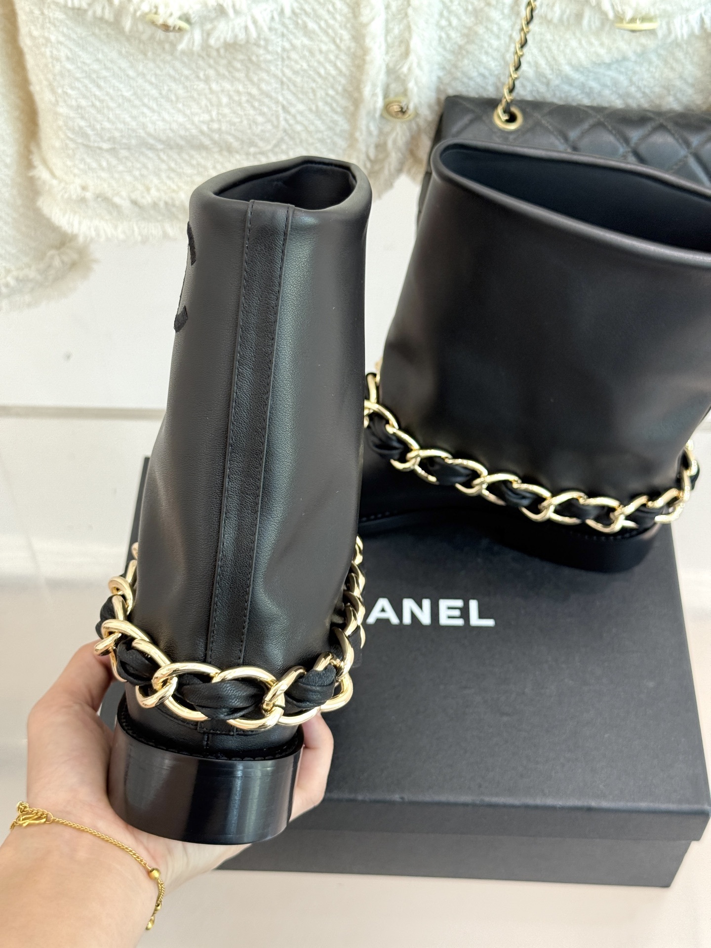 CHANE*|小香25k秋冬新品大链条拼色粗跟裤管靴标志性的大链条设计,把经典玩出花!粗旷却不失精致的金