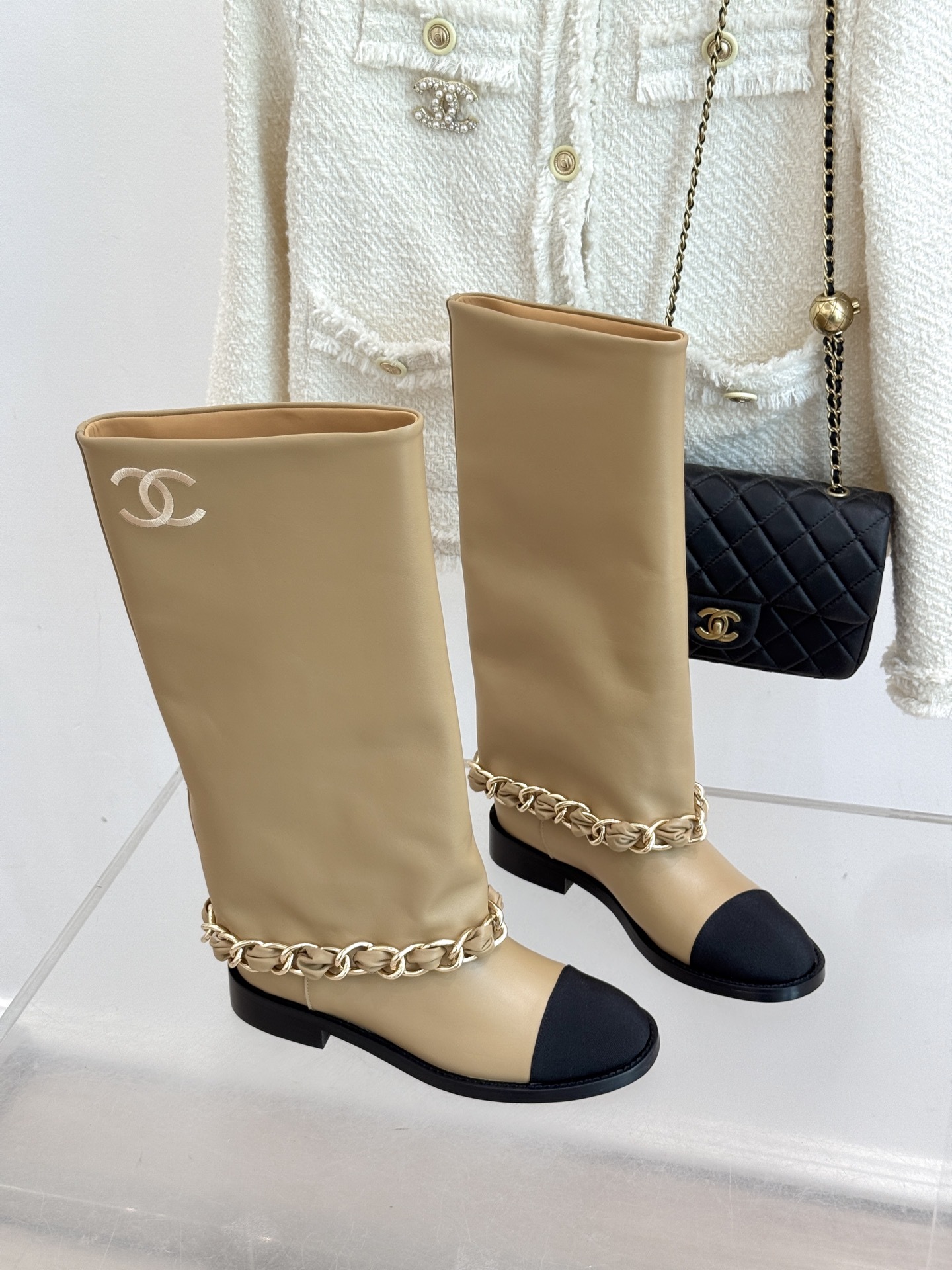 CHANE*|小香25k秋冬新品大链条拼色粗跟裤管靴标志性的大链条设计,把经典玩出花!粗旷却不失精致的金