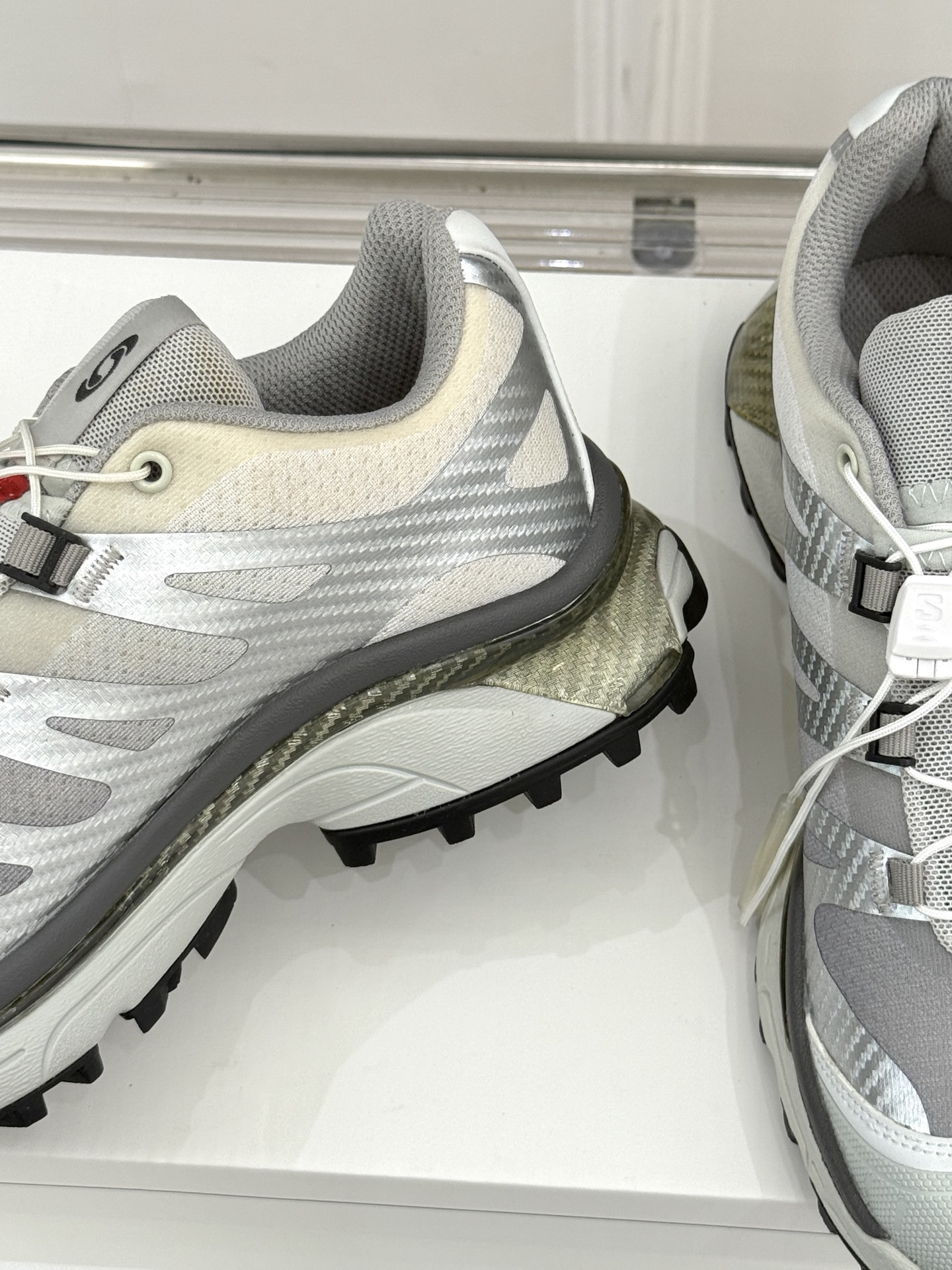SALOMON x MM6 XT-4 mule情侣款机能休闲运动鞋自从入手它 我鞋柜里其他鞋都失宠了。这