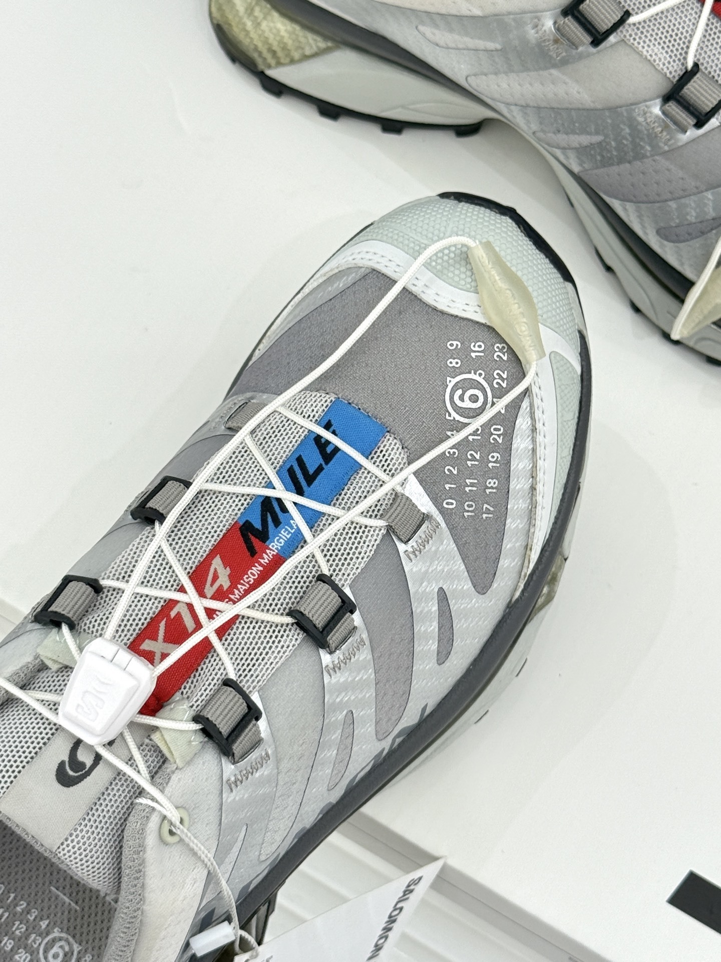 SALOMON x MM6 XT-4 mule情侣款机能休闲运动鞋自从入手它 我鞋柜里其他鞋都失宠了。这