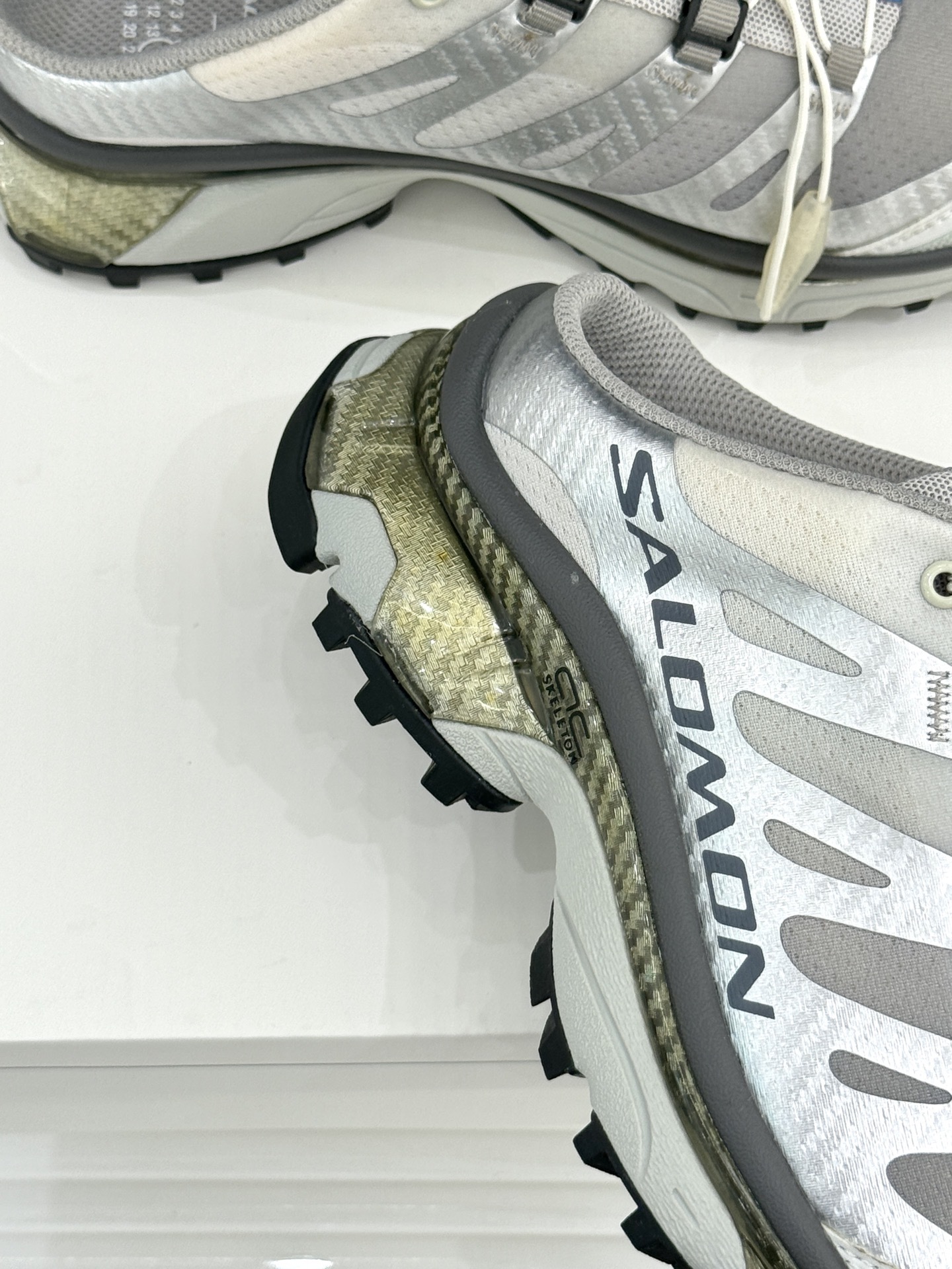 SALOMON x MM6 XT-4 mule情侣款机能休闲运动鞋自从入手它 我鞋柜里其他鞋都失宠了。这