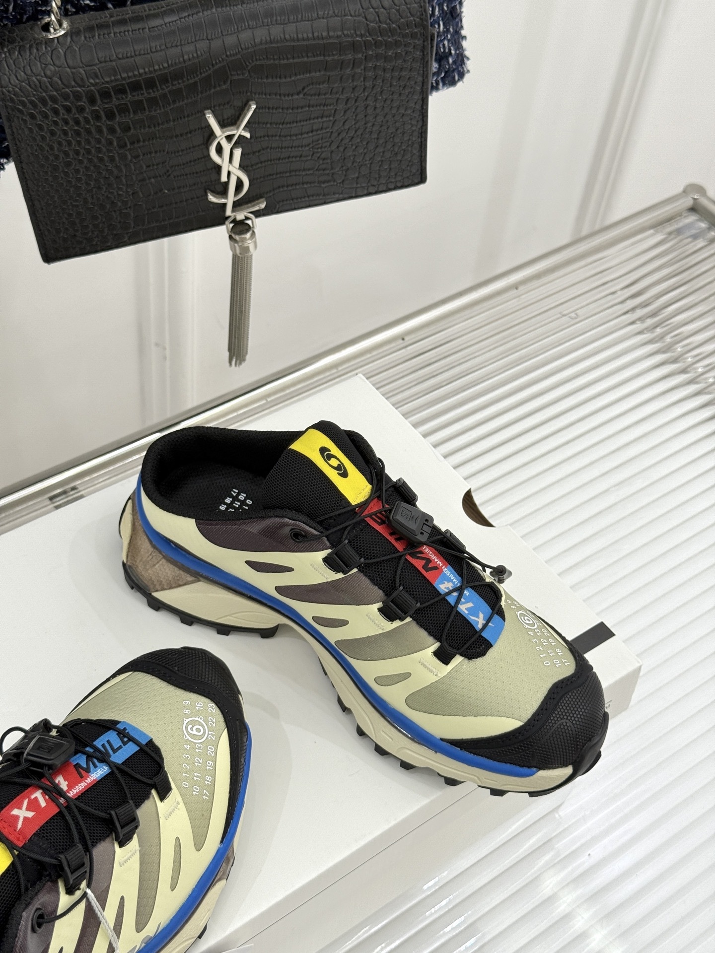 SALOMON x MM6 XT-4 mule情侣款机能休闲运动鞋自从入手它 我鞋柜里其他鞋都失宠了。这