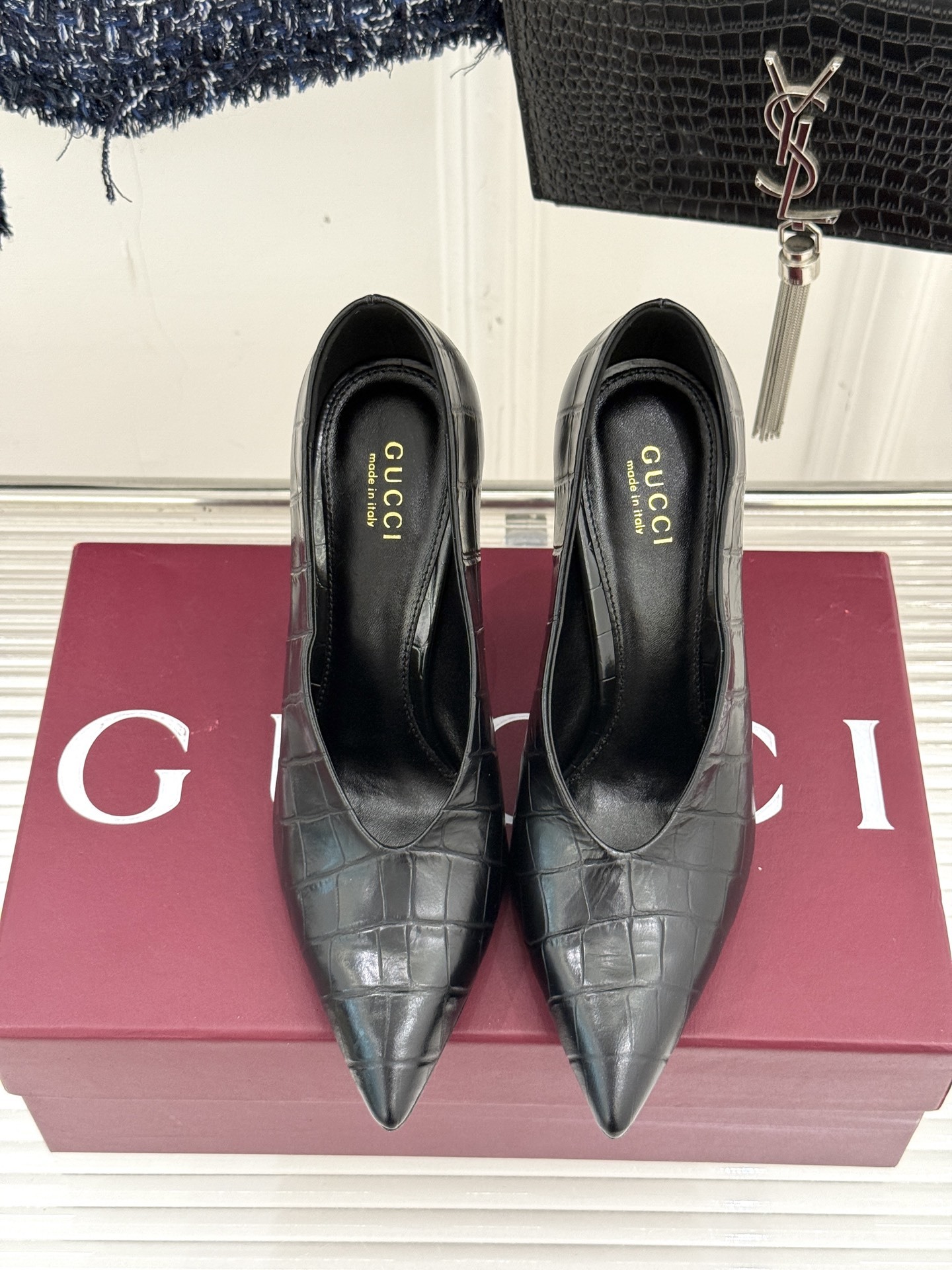 Gucci/古驰25ss春夏新品V口鳄鱼纹尖头高跟鞋标志性的V口设计 G家辨识度超高的品牌符号自带贵气
