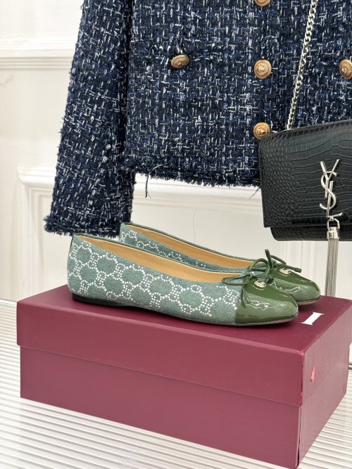Gucci Women's GG Bow Print Embellished Ballet Flats - Classic Elegance 1 Gucci Women's GG Bow Print Embellished Ballet Flats - Classic Elegance