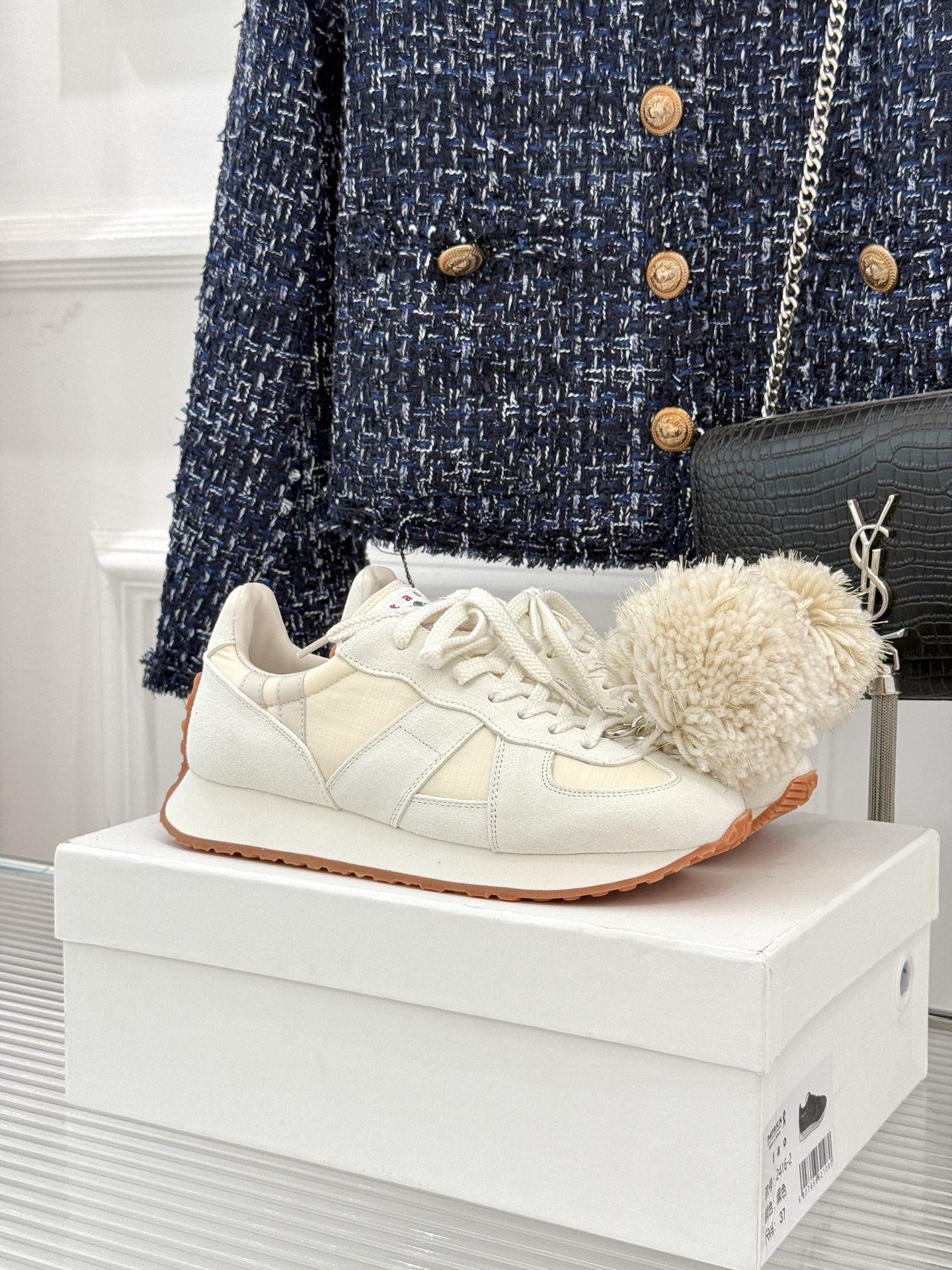 川久保玲 CDG 25WF新品绣球阿甘鞋运动鞋在时尚的先锋领域 CDG从来不会让人失望。这双运动鞋再次打