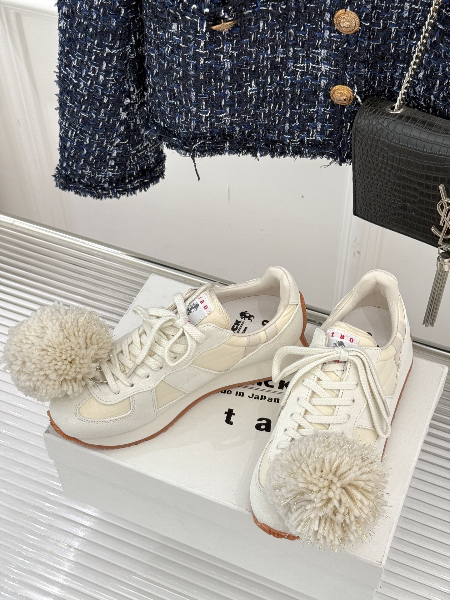 川久保玲 CDG 25WF新品绣球阿甘鞋运动鞋在时尚的先锋领域 CDG从来不会让人失望。这双运动鞋再次打