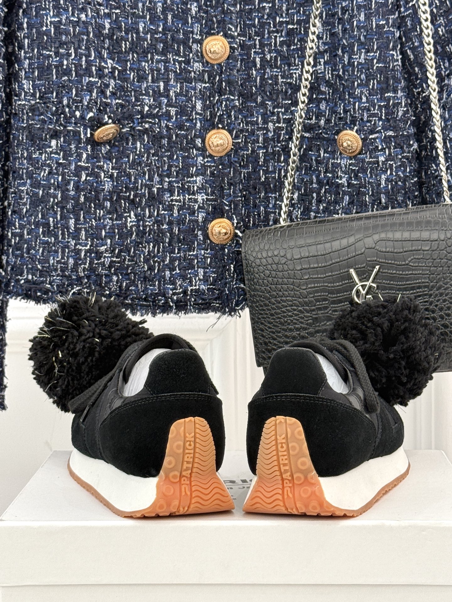 川久保玲 CDG 25WF新品绣球阿甘鞋运动鞋在时尚的先锋领域 CDG从来不会让人失望。这双运动鞋再次打