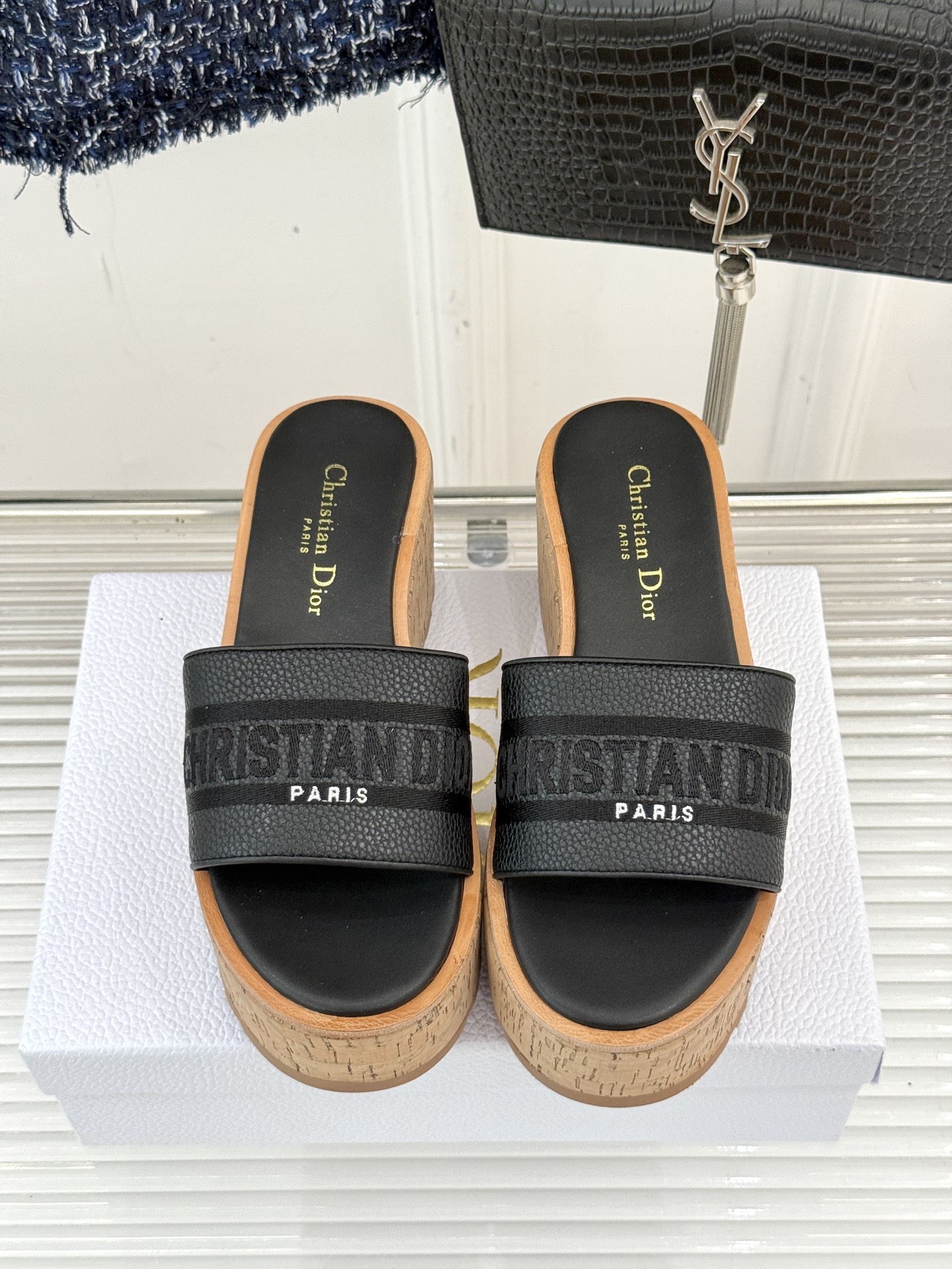 Dior/迪奥25WF新品字母刺绣木纹厚底拖鞋CD标志刺绣醒目吸睛 一眼锁定D家格调厚鞋底融合木质 橡胶