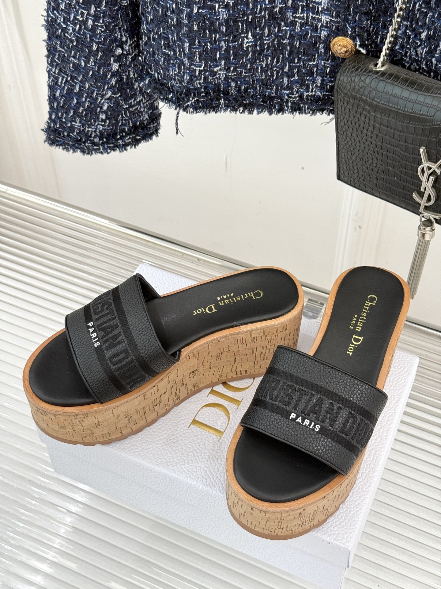 Dior/迪奥25WF新品字母刺绣木纹厚底拖鞋CD标志刺绣醒目吸睛 一眼锁定D家格调厚鞋底融合木质 橡胶