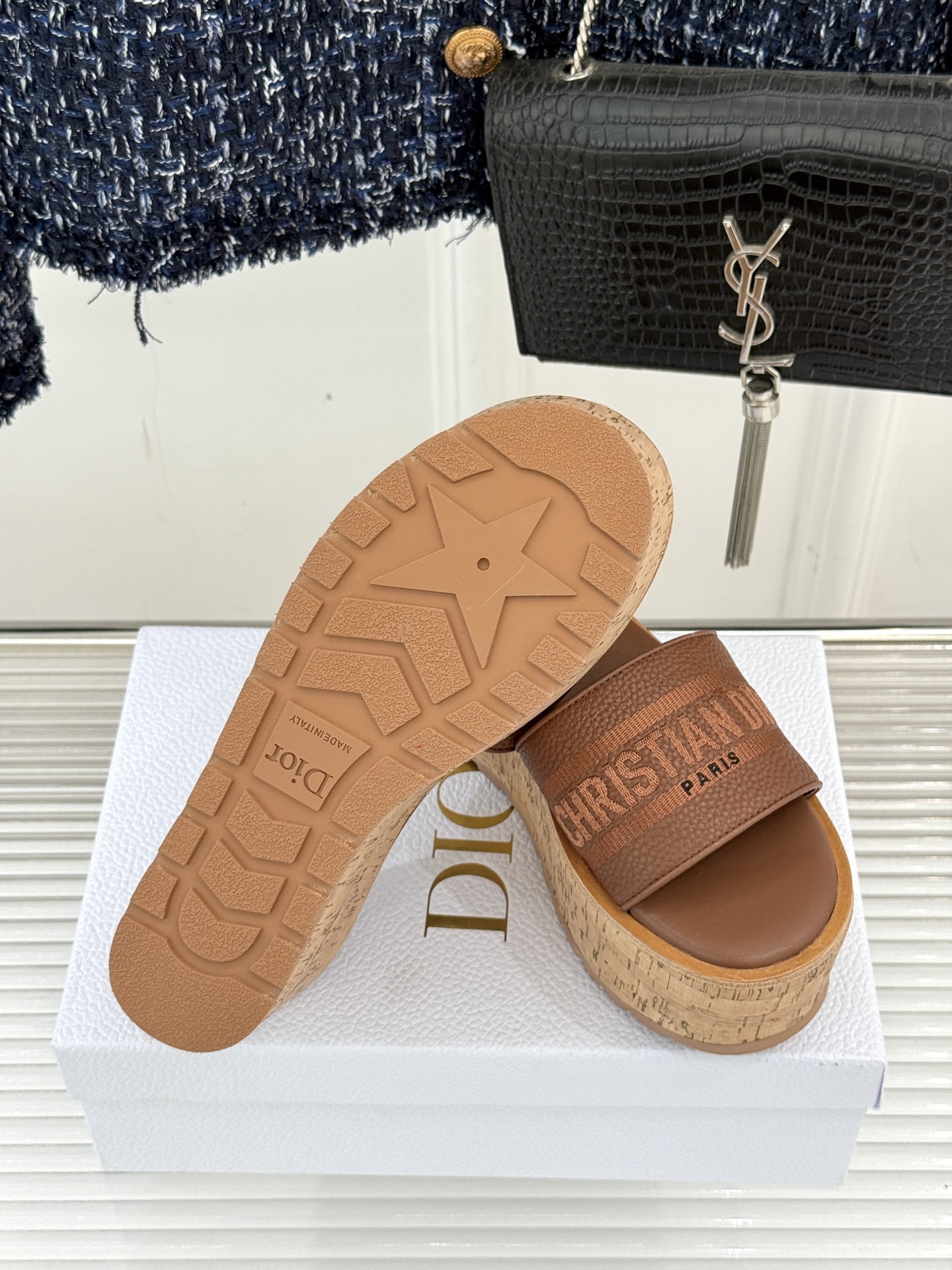 Dior/迪奥25WF新品字母刺绣木纹厚底拖鞋CD标志刺绣醒目吸睛 一眼锁定D家格调厚鞋底融合木质 橡胶