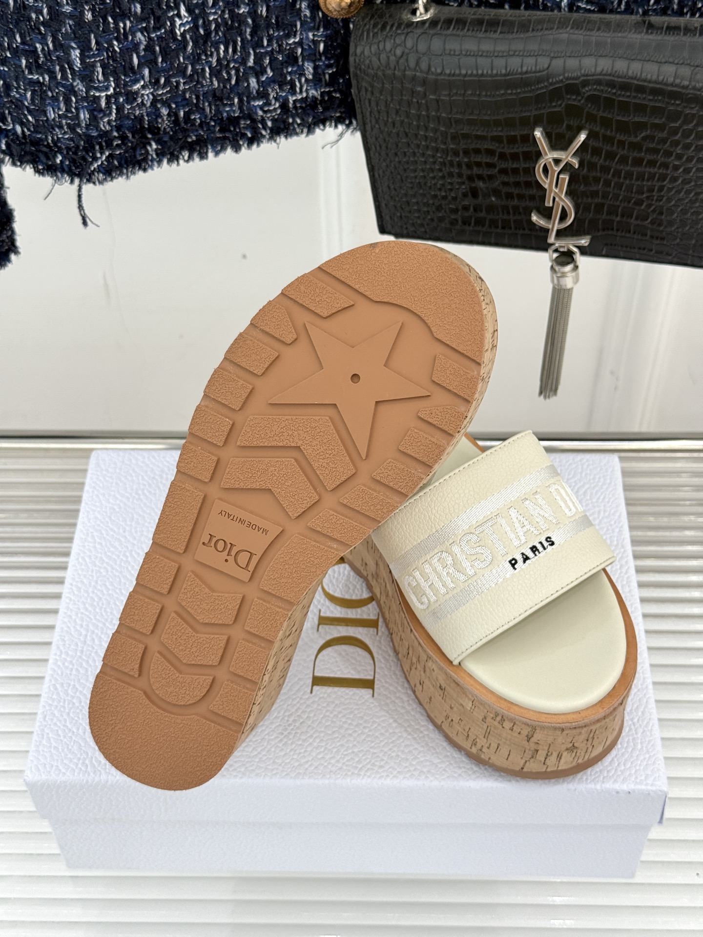 Dior/迪奥25WF新品字母刺绣木纹厚底拖鞋CD标志刺绣醒目吸睛 一眼锁定D家格调厚鞋底融合木质 橡胶
