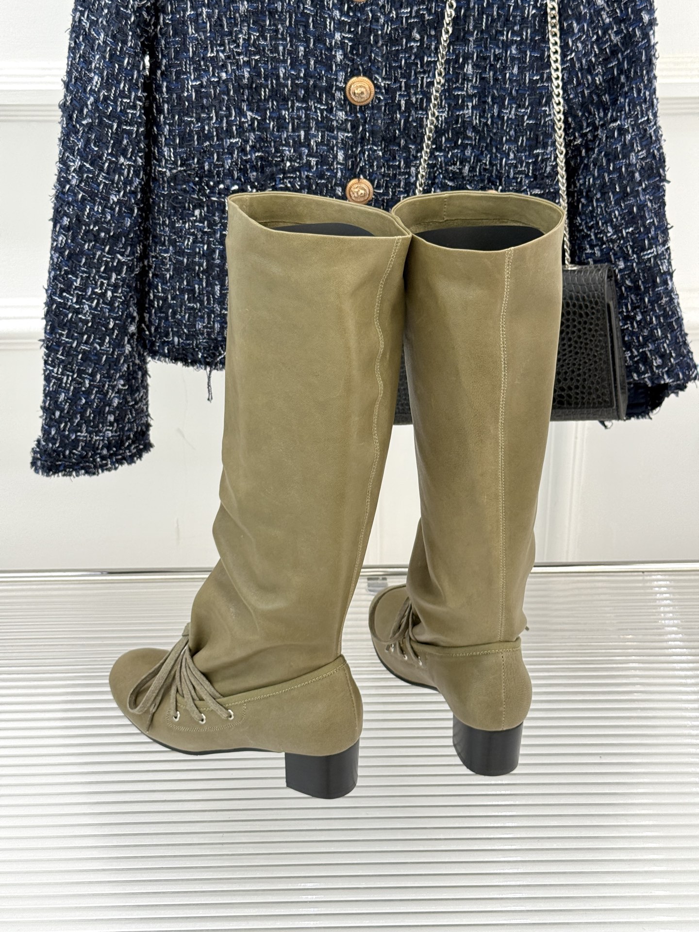 Paloma Wool 25WF秋冬新品绑带复古粗跟长靴擦色做旧搭配绑带设计 复古又时髦像把“时髦绷带”