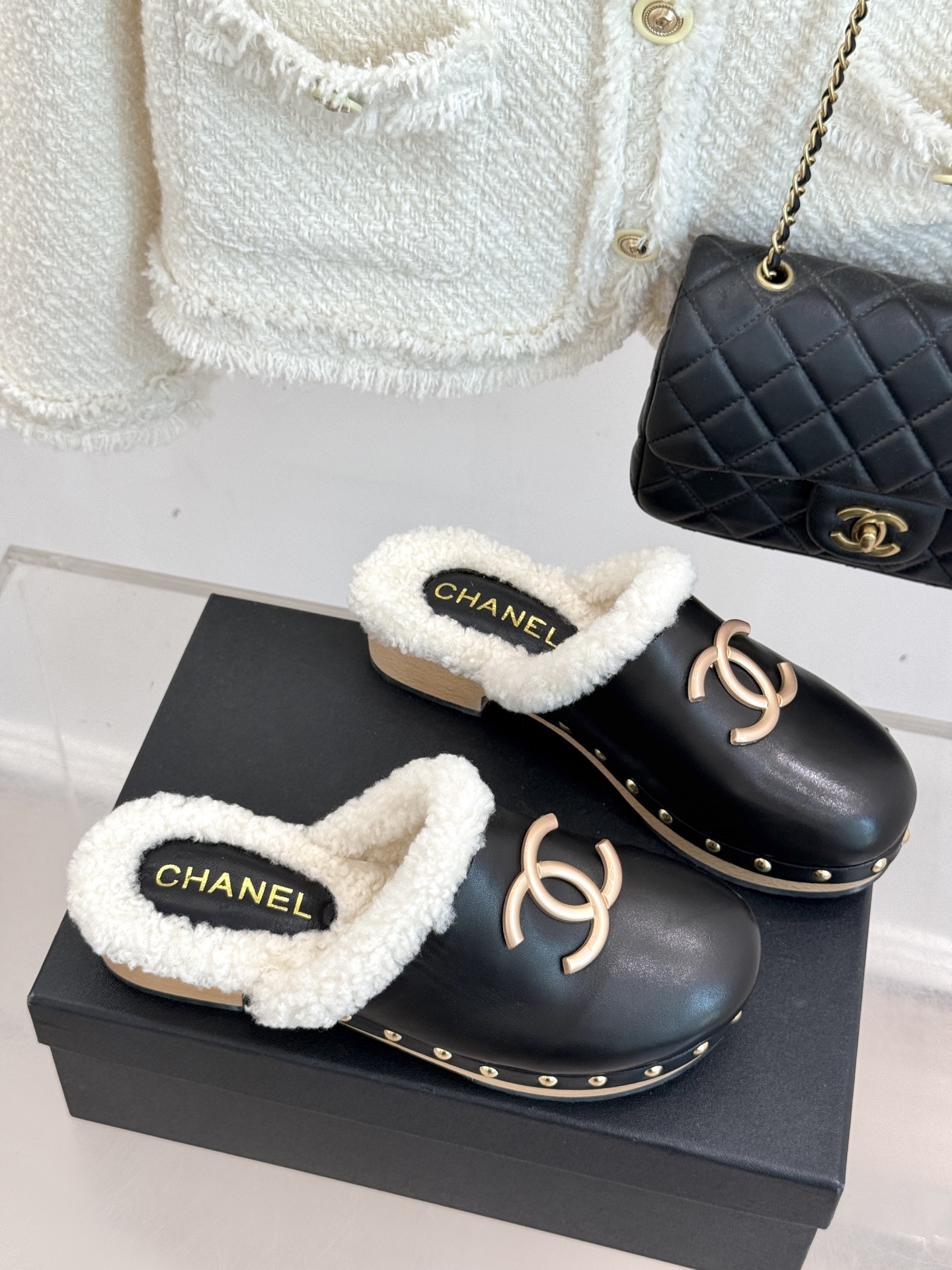 CHANE* ｜小香25K秋冬新品双C实木底厚底包头半拖毛拖秋冬时尚怎能少了这双大双C包头毛拖？柔软蓬松