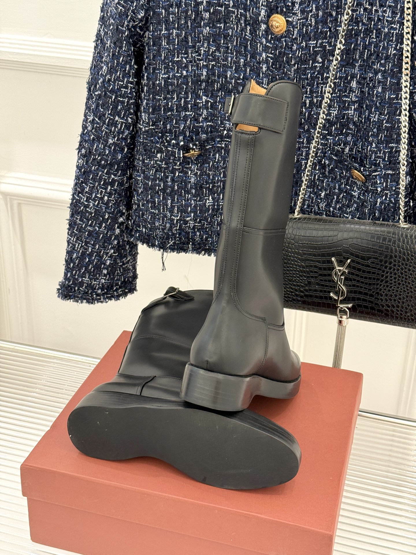 Loro Piana /LP。25WF秋冬新品复古厚底中筒靴踏入LP。的时尚领域 仿佛穿越时光邂逅经典与