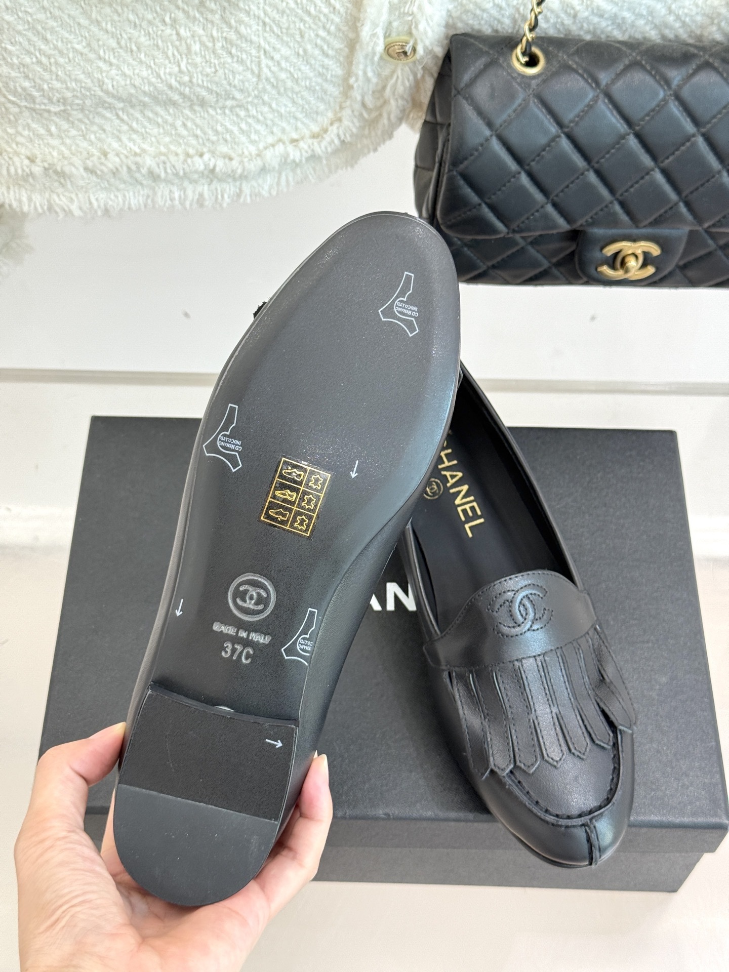 CHANE*|小香经典中古双C流苏乐福鞋就像开启一场跨越时光的时尚对话每一处细节都镌刻着品牌独有的浪漫与