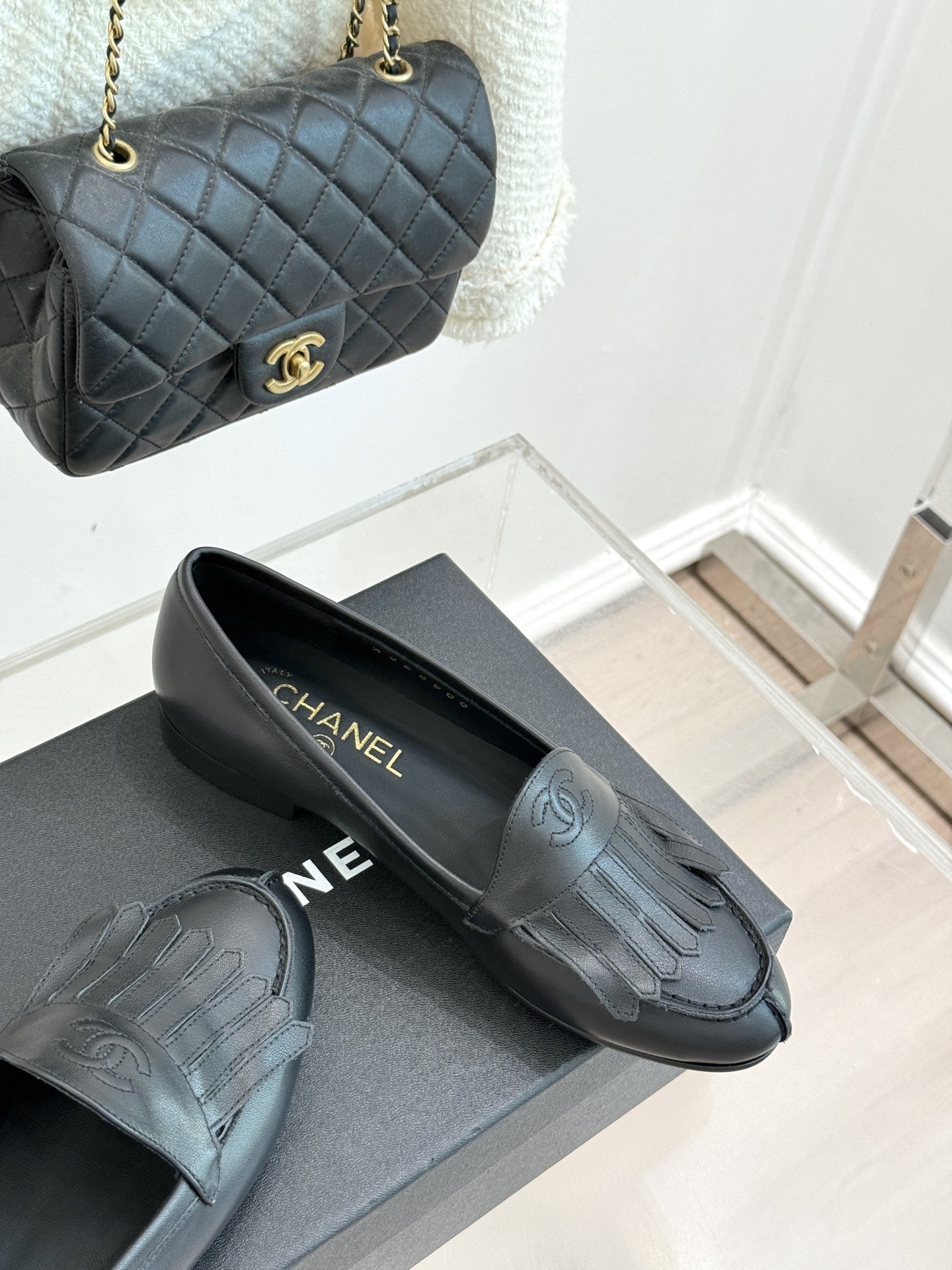 CHANE*|小香经典中古双C流苏乐福鞋就像开启一场跨越时光的时尚对话每一处细节都镌刻着品牌独有的浪漫与