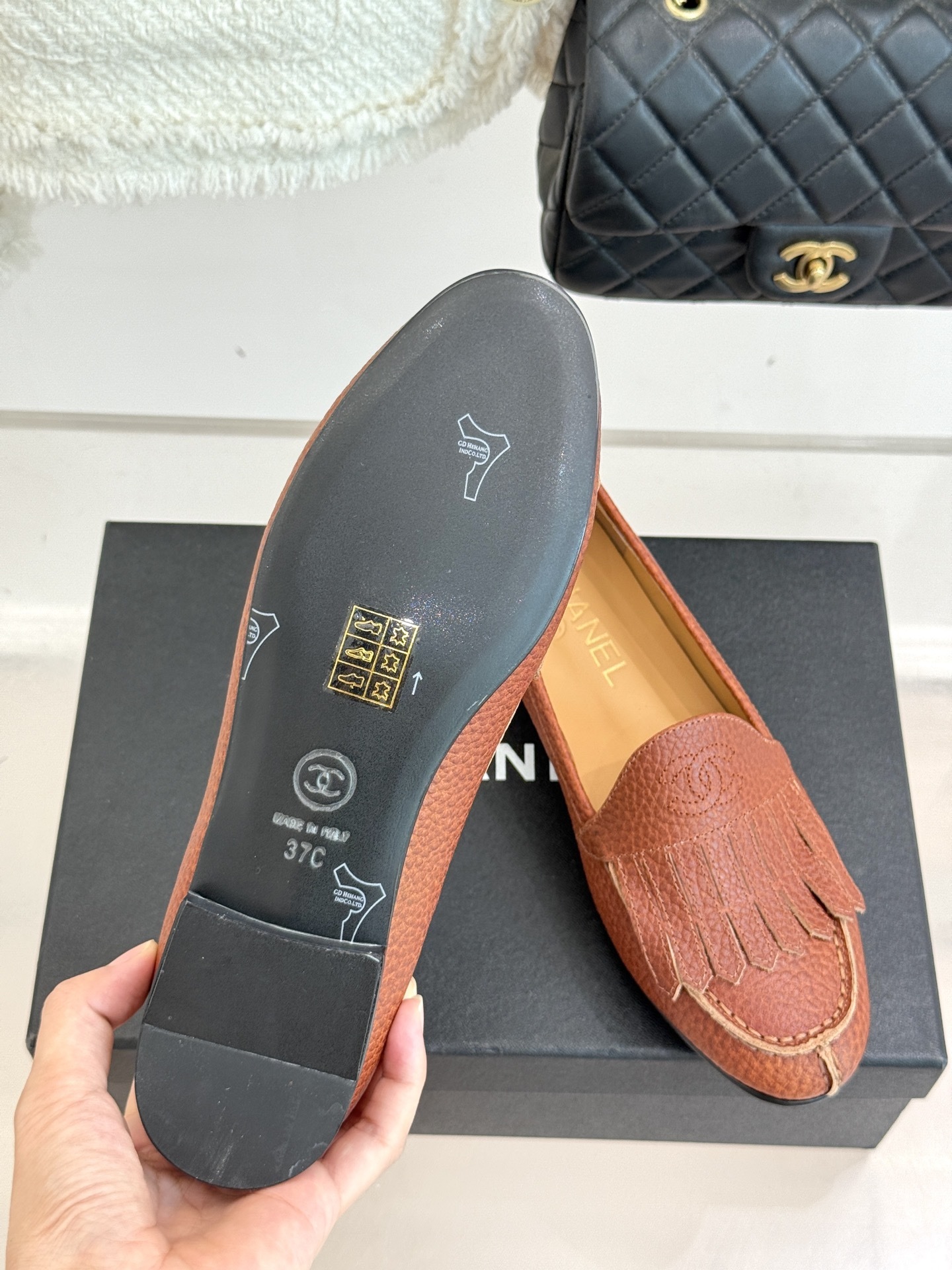 CHANE*|小香经典中古双C流苏乐福鞋就像开启一场跨越时光的时尚对话每一处细节都镌刻着品牌独有的浪漫与