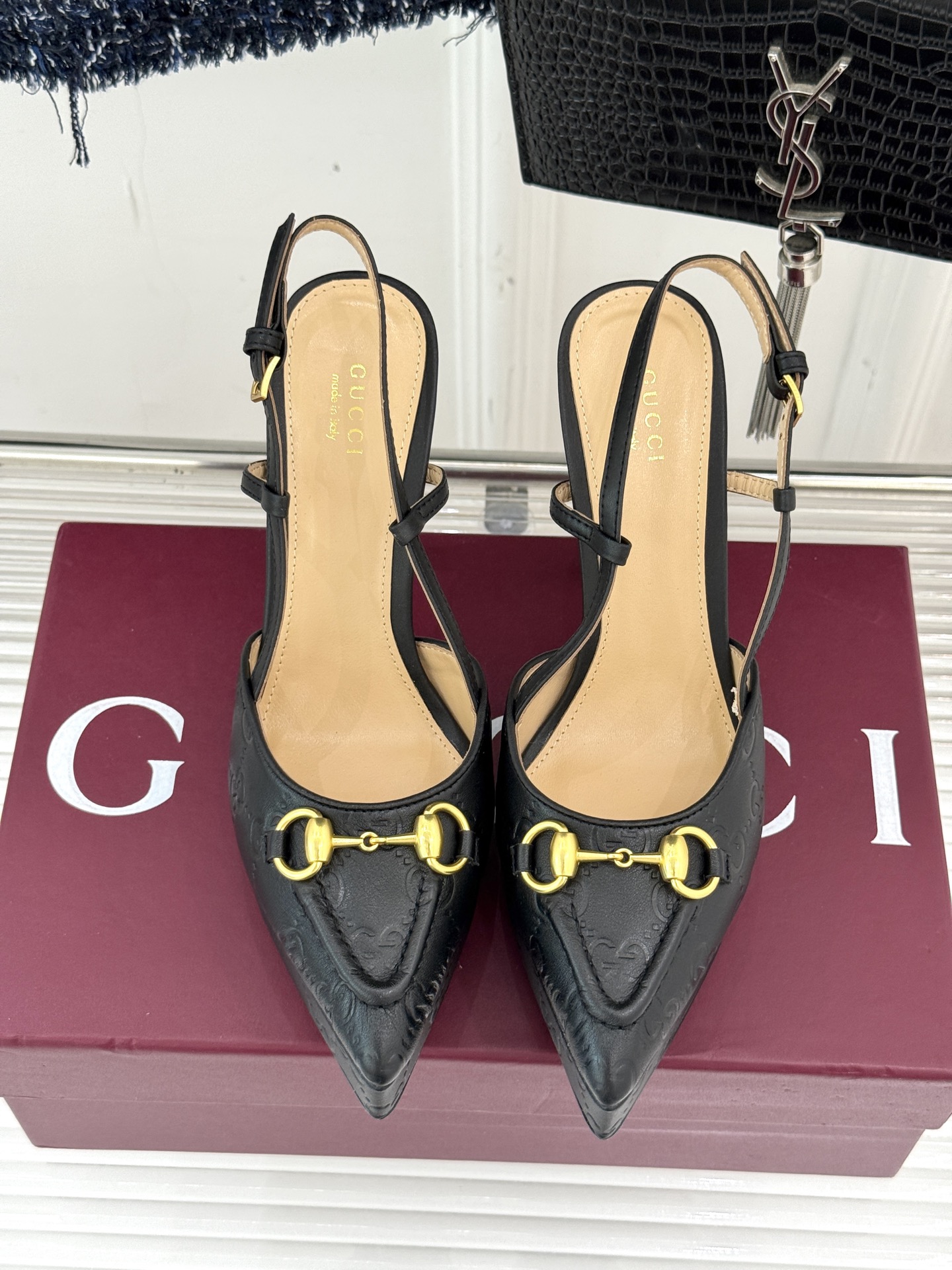 Gucci/古驰经典马衔扣尖头防水台高跟凉鞋将经典元素与时尚设计完美融合这款凉鞋以标志性的马衔扣为点睛之