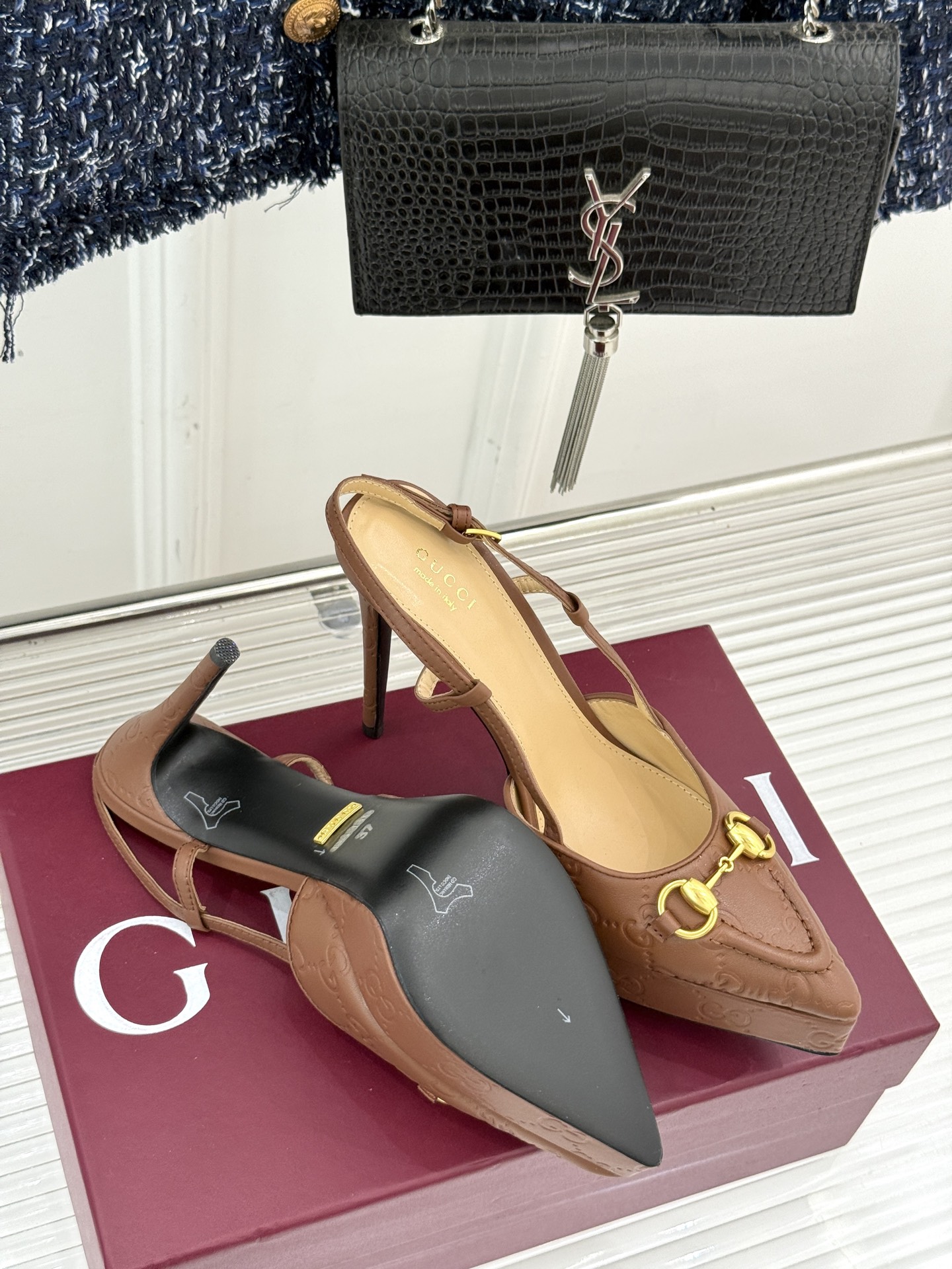 Gucci/古驰经典马衔扣尖头防水台高跟凉鞋将经典元素与时尚设计完美融合这款凉鞋以标志性的马衔扣为点睛之