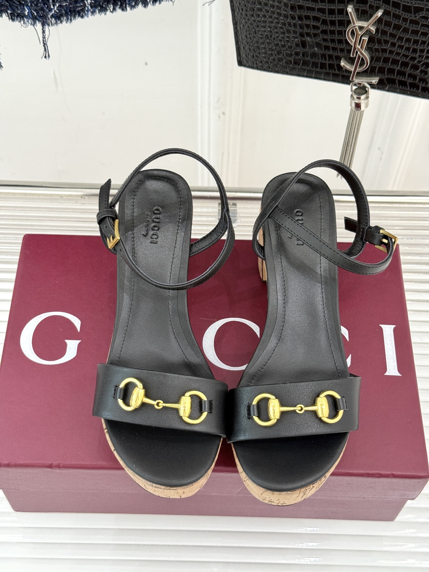 Gucci/古驰经典马衔扣粗跟防水台凉鞋当G家标志性马衔扣 邂逅时髦粗跟防水台一场华丽与舒适兼得的时尚盛