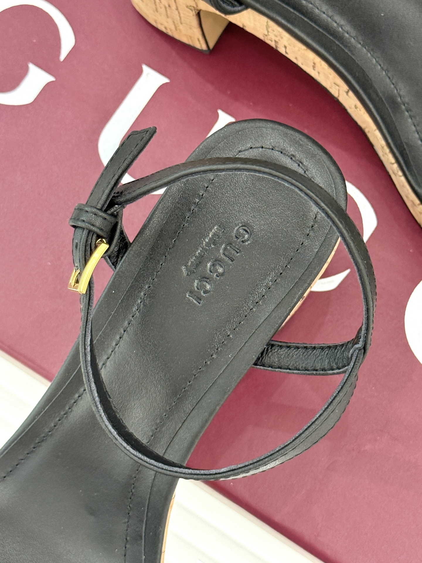 Gucci/古驰经典马衔扣粗跟防水台凉鞋当G家标志性马衔扣 邂逅时髦粗跟防水台一场华丽与舒适兼得的时尚盛