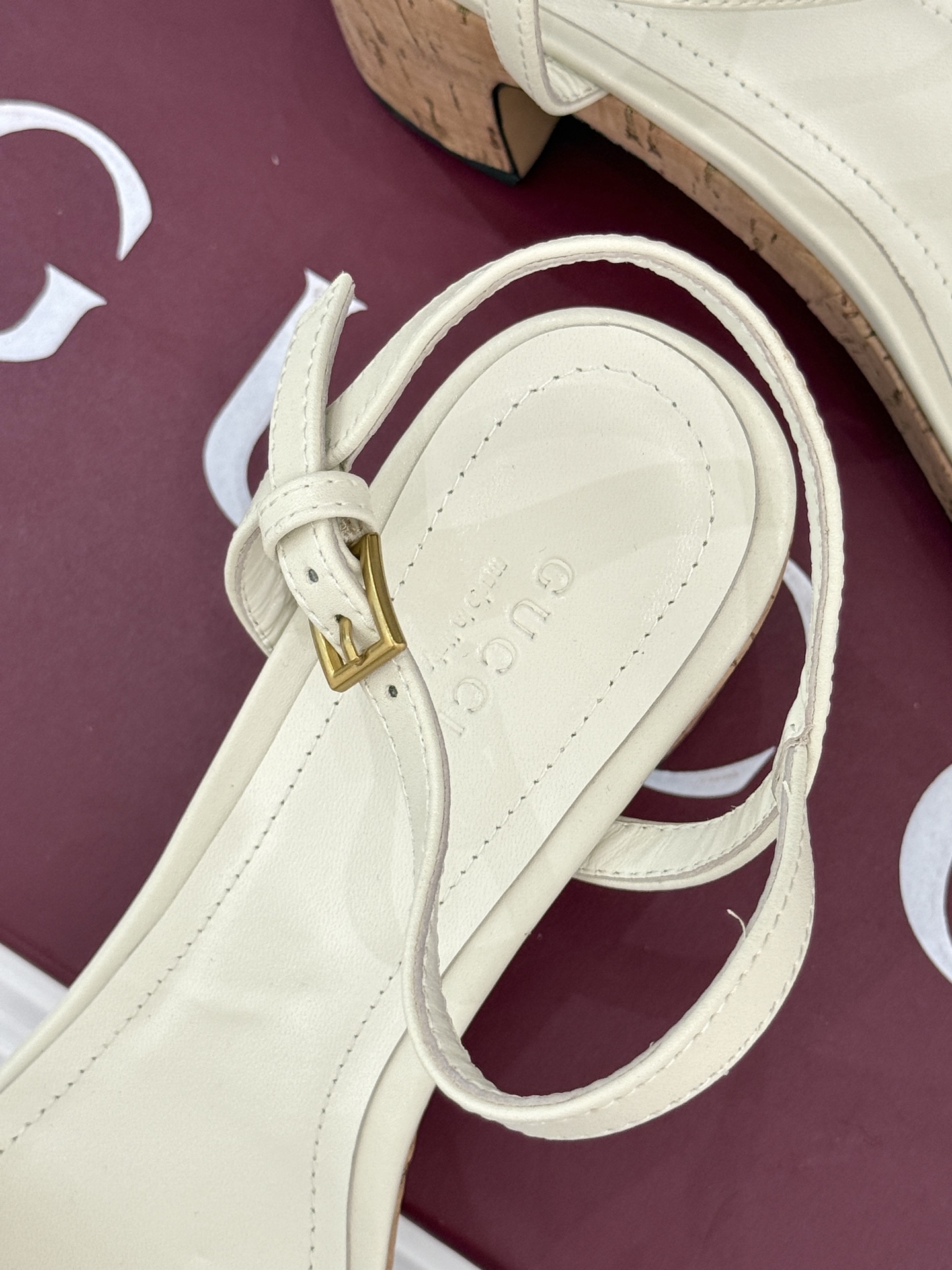 Gucci/古驰经典马衔扣粗跟防水台凉鞋当G家标志性马衔扣 邂逅时髦粗跟防水台一场华丽与舒适兼得的时尚盛