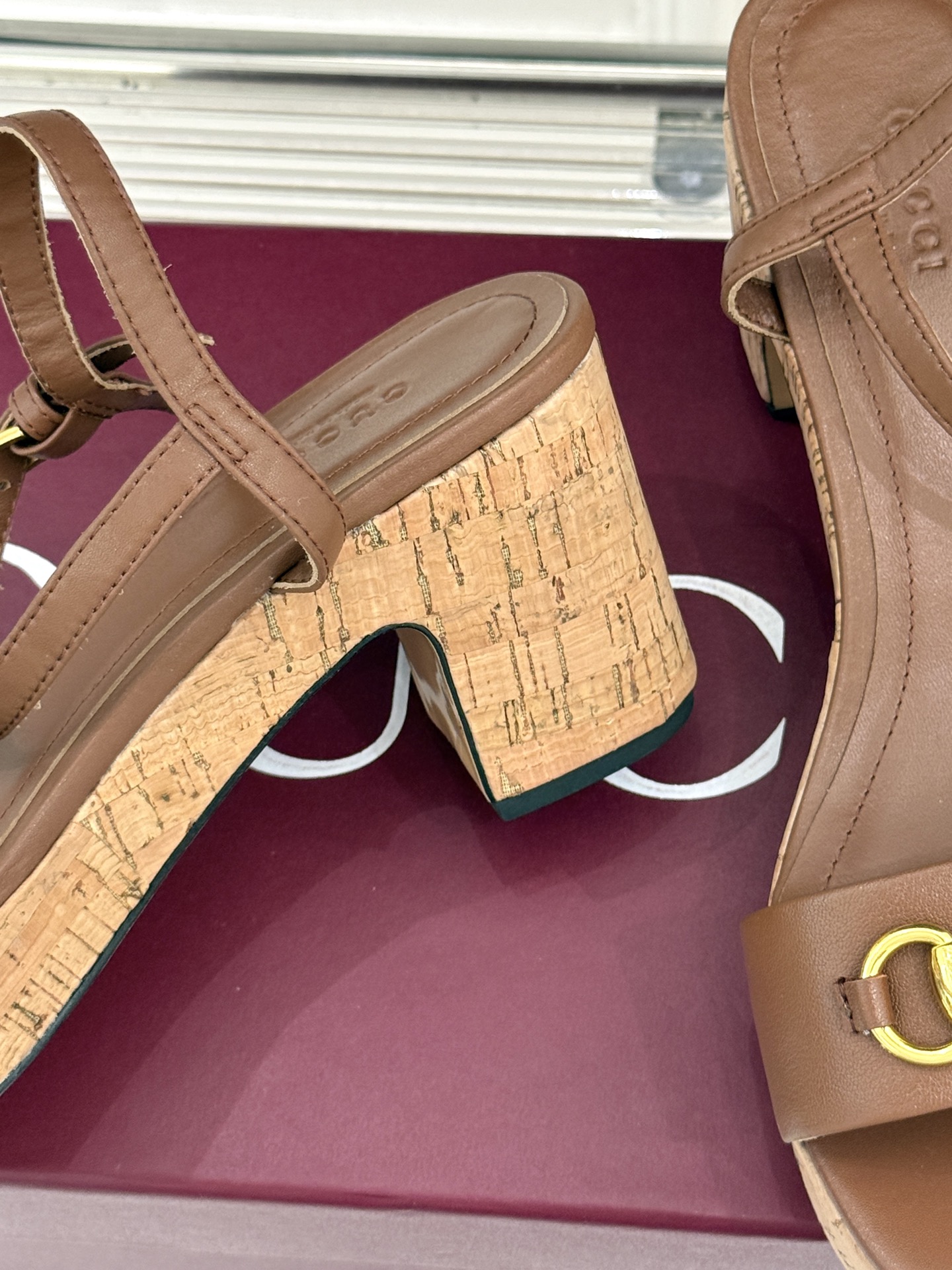 Gucci/古驰经典马衔扣粗跟防水台凉鞋当G家标志性马衔扣 邂逅时髦粗跟防水台一场华丽与舒适兼得的时尚盛