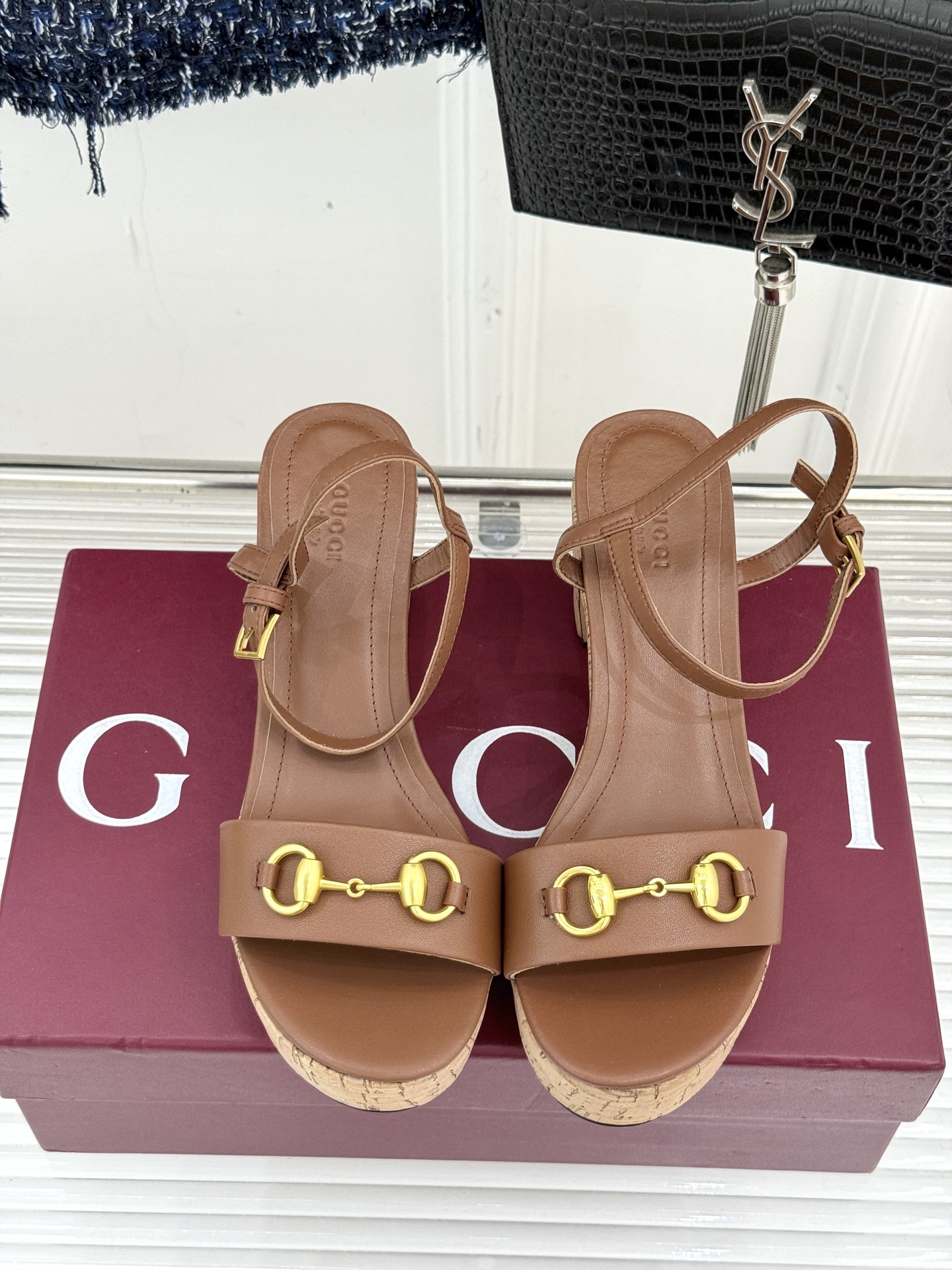 Gucci/古驰经典马衔扣粗跟防水台凉鞋当G家标志性马衔扣 邂逅时髦粗跟防水台一场华丽与舒适兼得的时尚盛