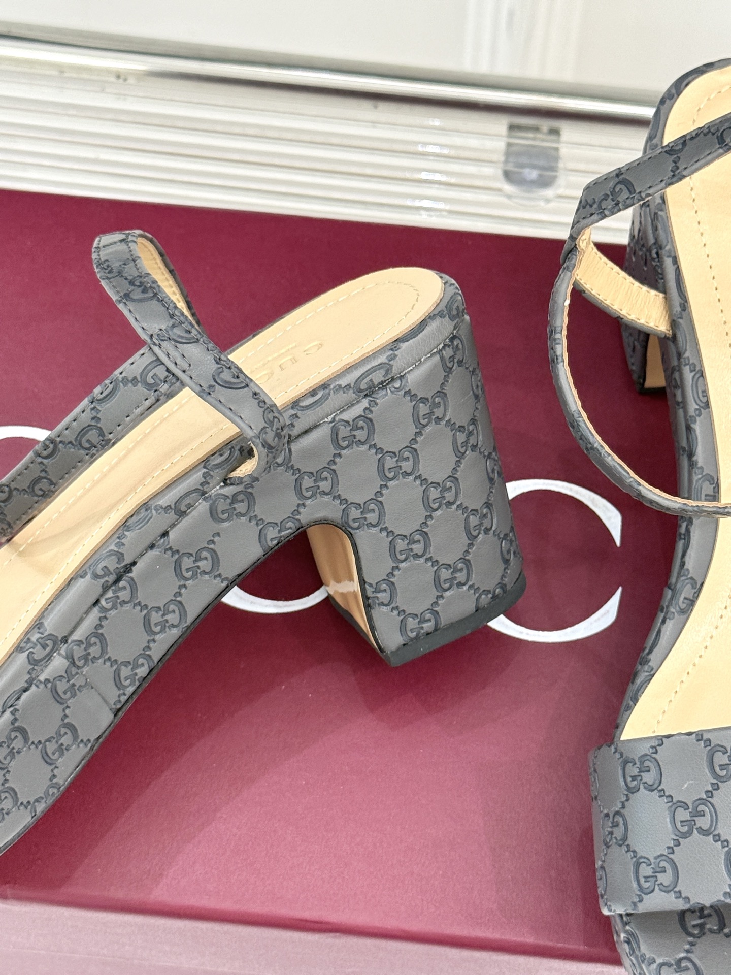 Gucci/古驰经典双G粗跟防水台凉鞋当G家老花双G 邂逅时髦粗跟防水台一场华丽与舒适兼得的时尚盛宴就此