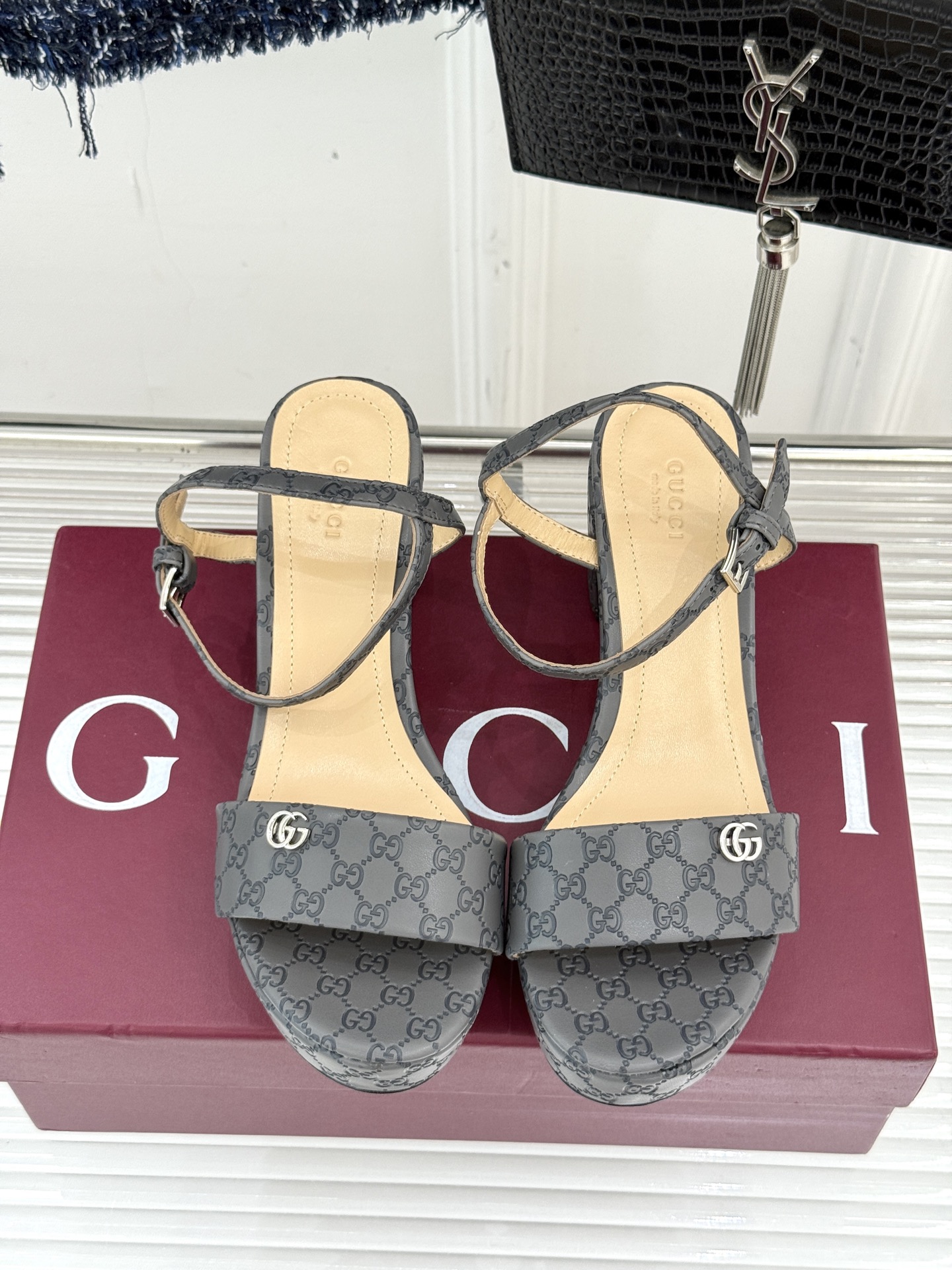 Gucci/古驰经典双G粗跟防水台凉鞋当G家老花双G 邂逅时髦粗跟防水台一场华丽与舒适兼得的时尚盛宴就此