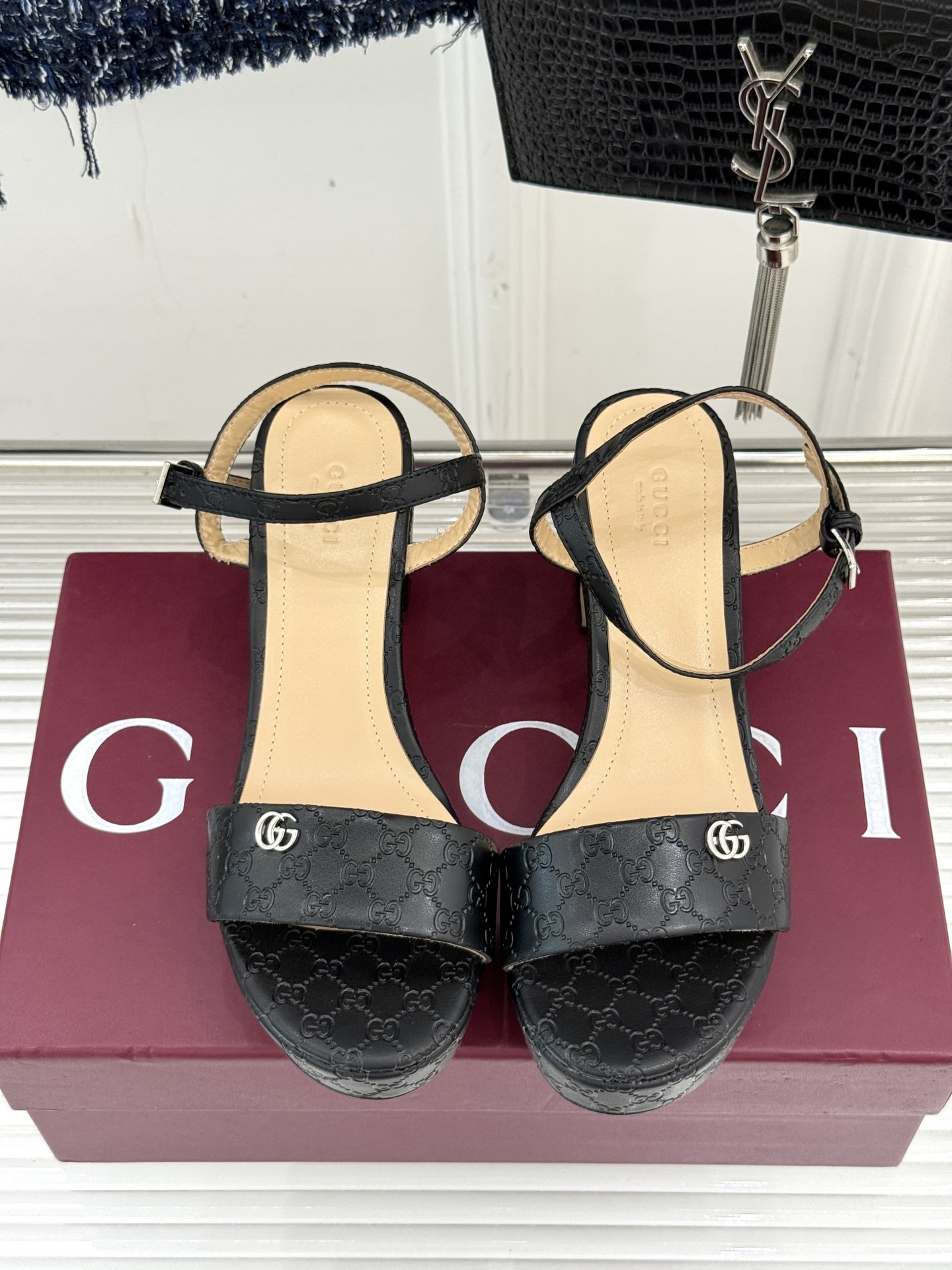 Gucci/古驰经典双G粗跟防水台凉鞋当G家老花双G 邂逅时髦粗跟防水台一场华丽与舒适兼得的时尚盛宴就此
