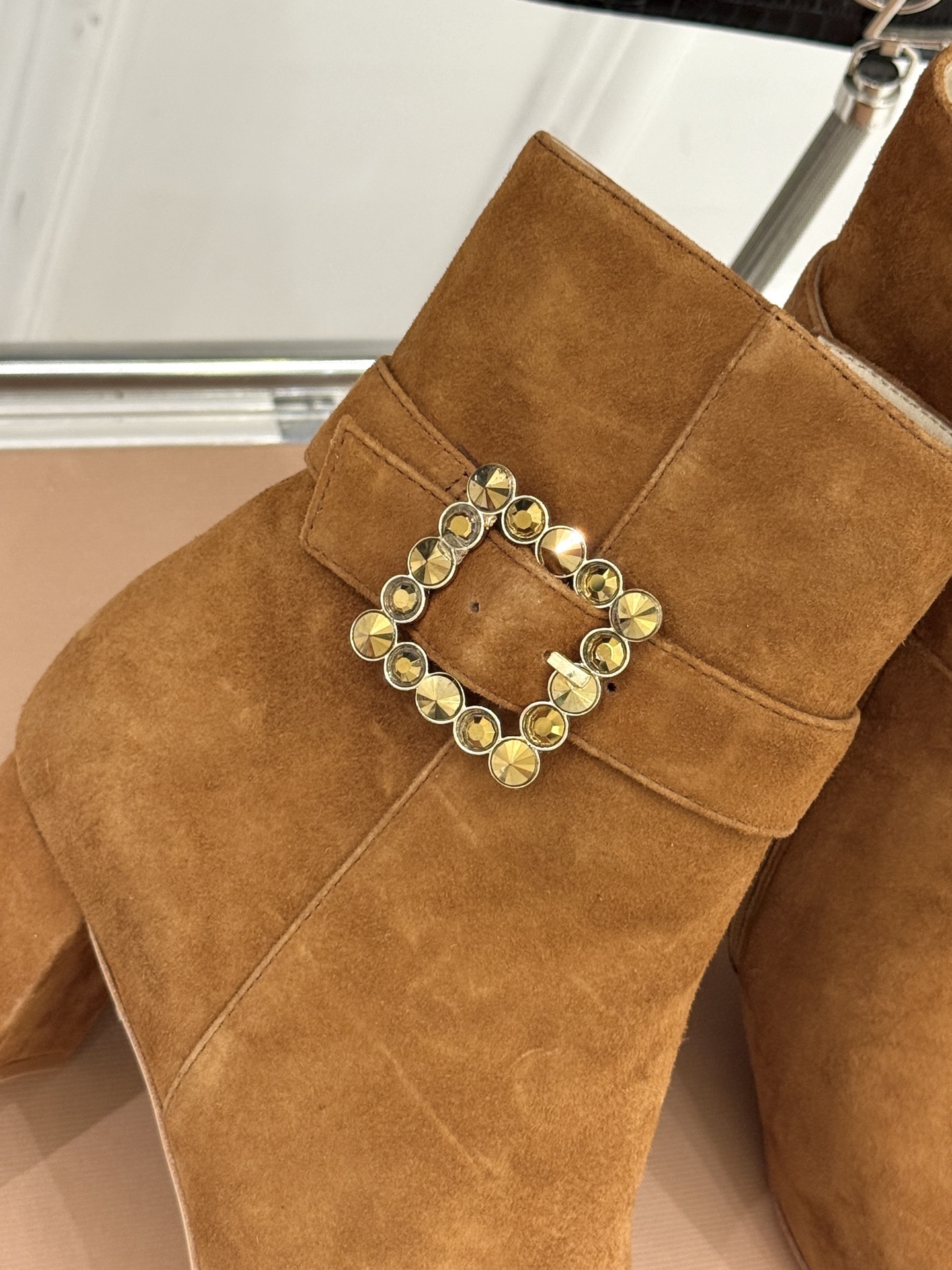 Gianvitorossi25WF金属方扣方头粗跟短靴时髦精的秋冬出街利器时尚达人都在寻觅一双能兼顾舒适