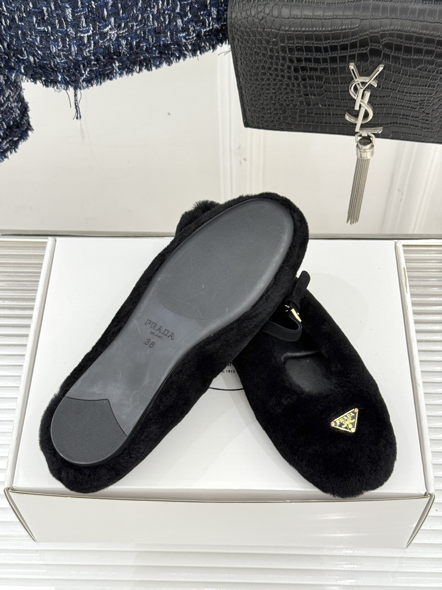 (下单注明:原版飞机盒➕10)Prada/普拉达25WF新品三角标玛丽珍毛毛鞋一眼就被P家三角标玛丽珍毛