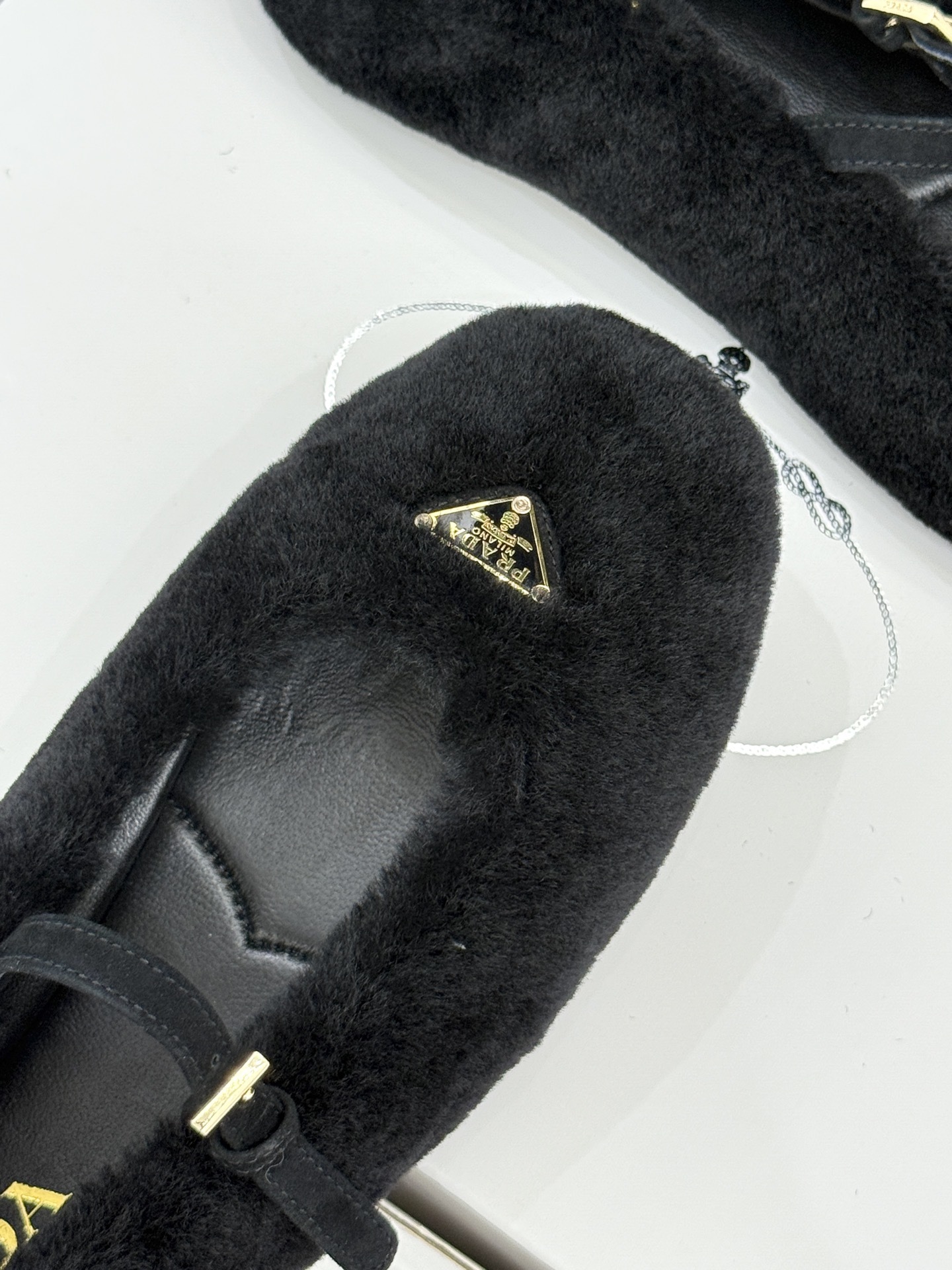 (下单注明:原版飞机盒➕10)Prada/普拉达25WF新品三角标玛丽珍毛毛鞋一眼就被P家三角标玛丽珍毛