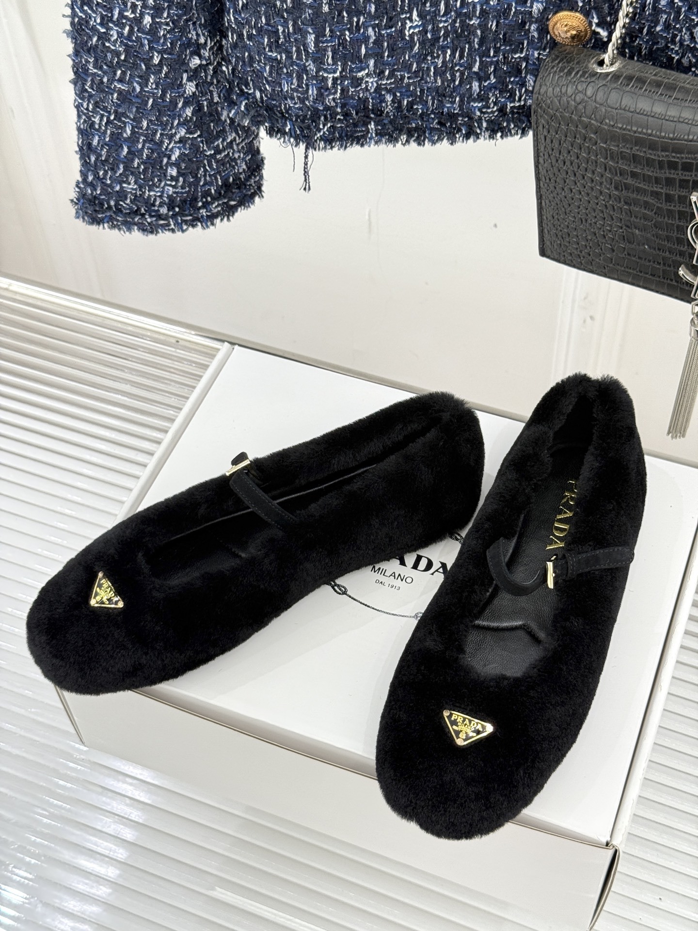 (下单注明:原版飞机盒➕10)Prada/普拉达25WF新品三角标玛丽珍毛毛鞋一眼就被P家三角标玛丽珍毛