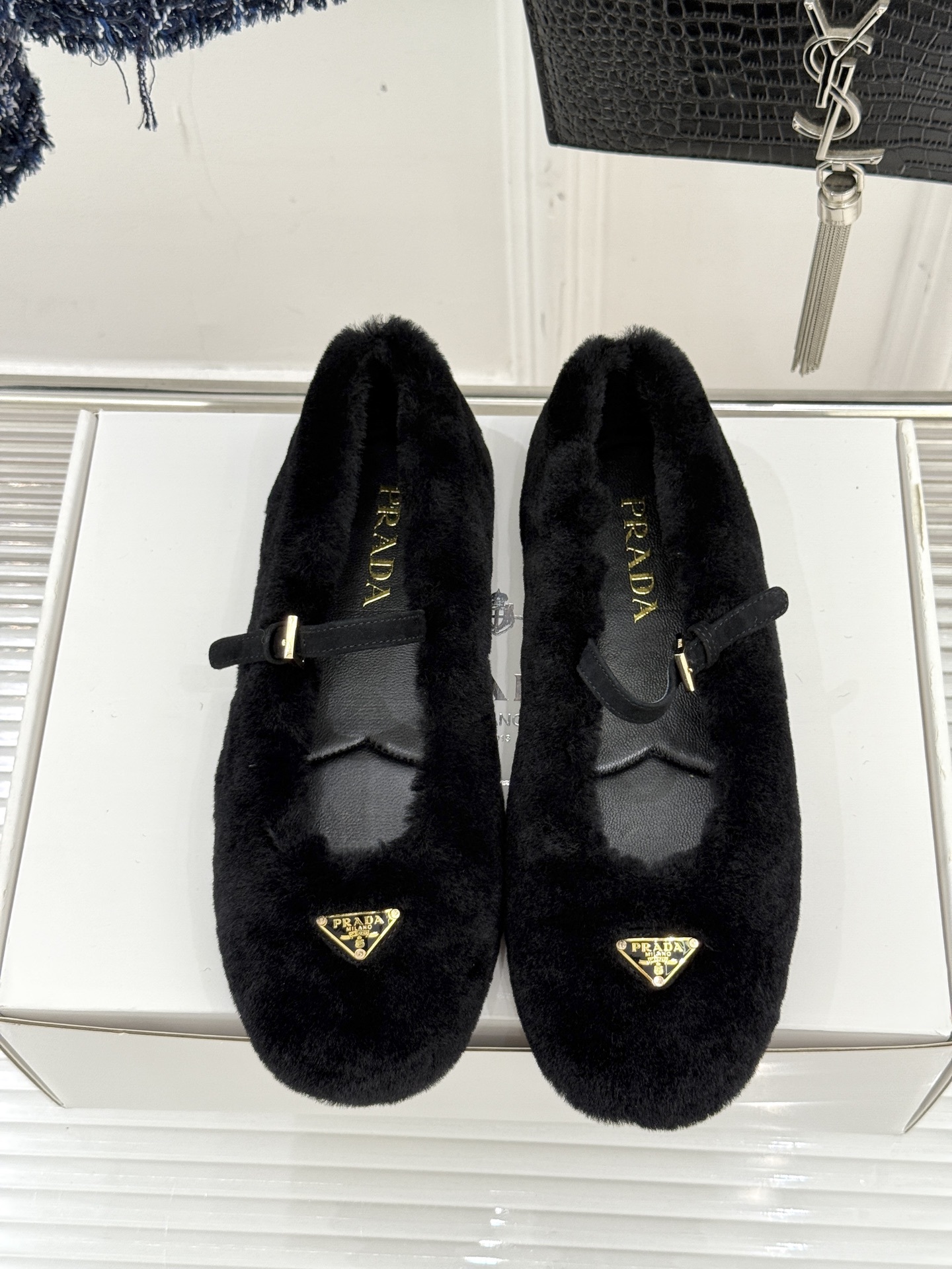 (下单注明:原版飞机盒➕10)Prada/普拉达25WF新品三角标玛丽珍毛毛鞋一眼就被P家三角标玛丽珍毛