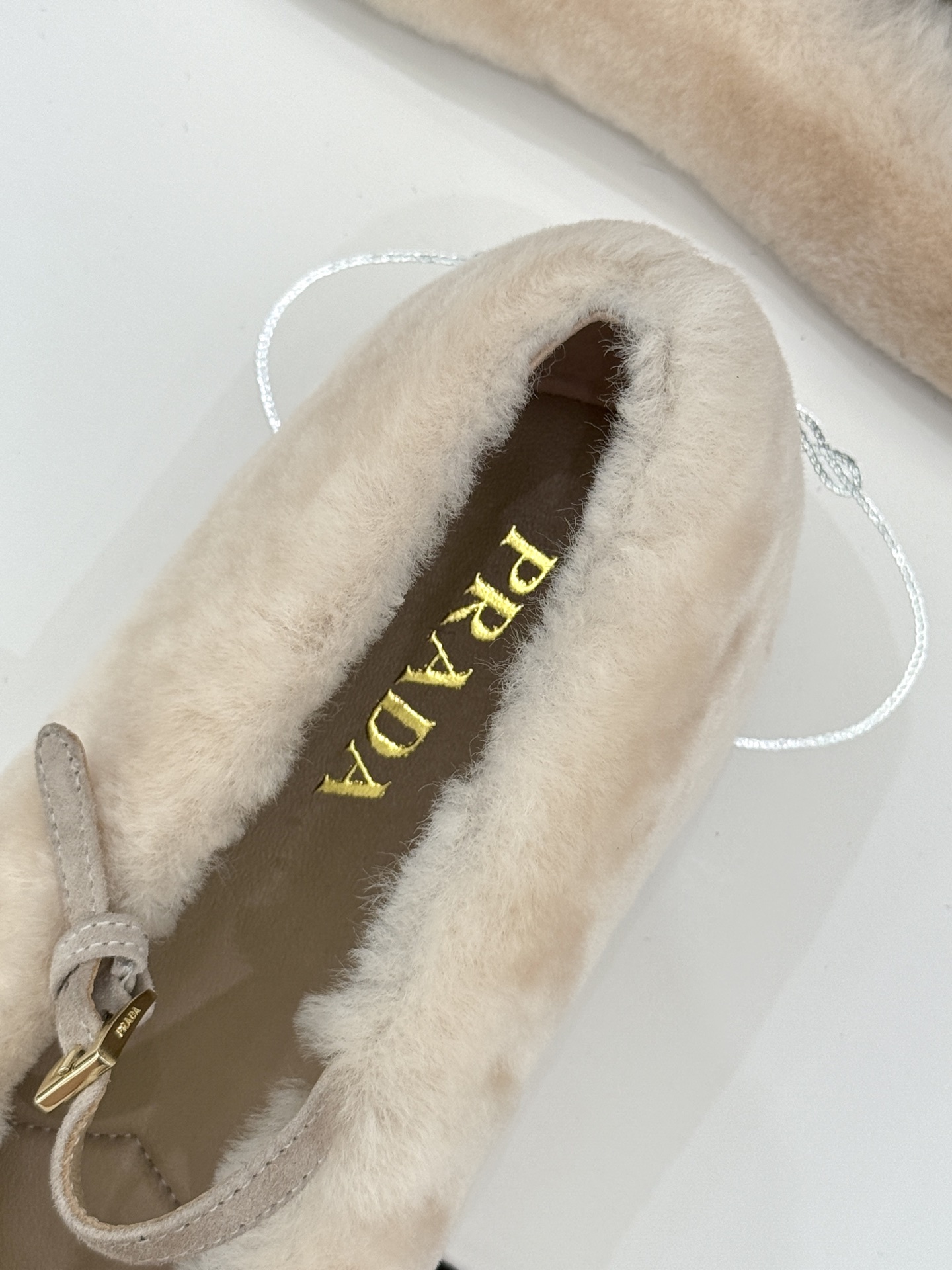 (下单注明:原版飞机盒➕10)Prada/普拉达25WF新品三角标玛丽珍毛毛鞋一眼就被P家三角标玛丽珍毛