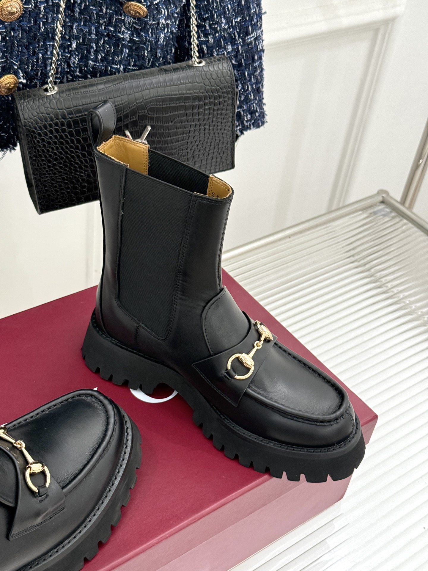 Gucci/古驰25WF秋冬新品马衔扣厚底切尔西短靴标志性马衔扣以浅金色调闪耀鞋面如同一匹骏马 在时尚的