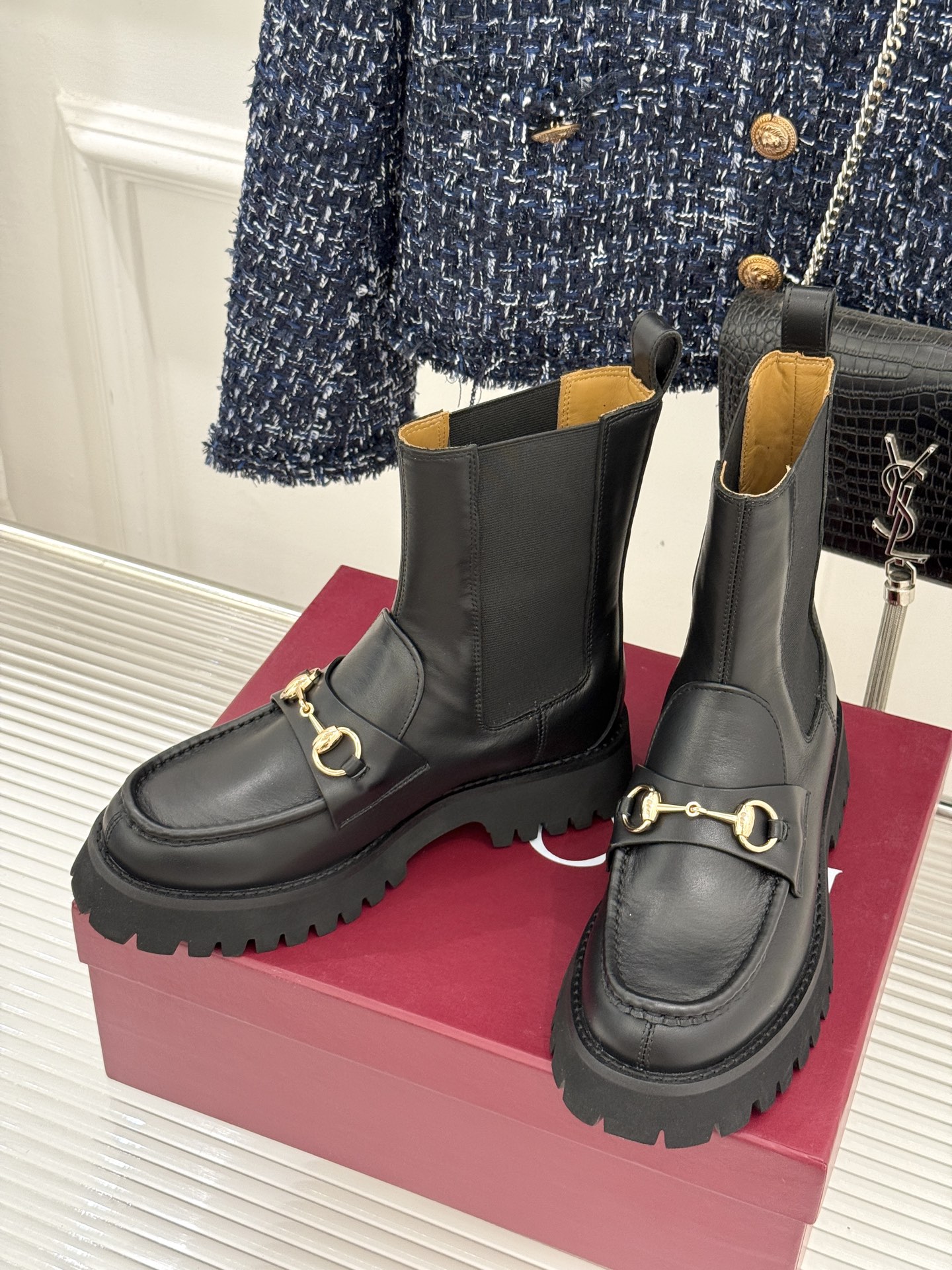 Gucci/古驰25WF秋冬新品马衔扣厚底切尔西短靴标志性马衔扣以浅金色调闪耀鞋面如同一匹骏马 在时尚的