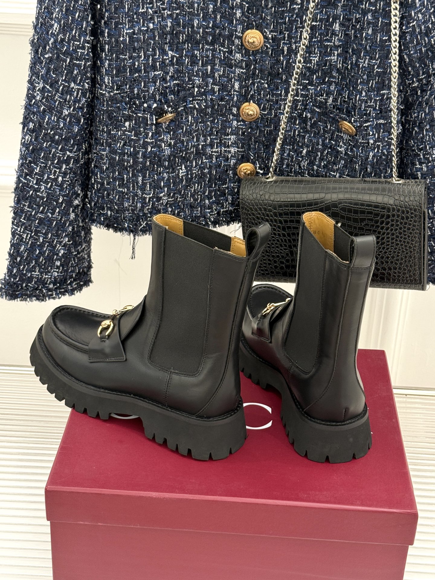 Gucci/古驰25WF秋冬新品马衔扣厚底切尔西短靴标志性马衔扣以浅金色调闪耀鞋面如同一匹骏马 在时尚的