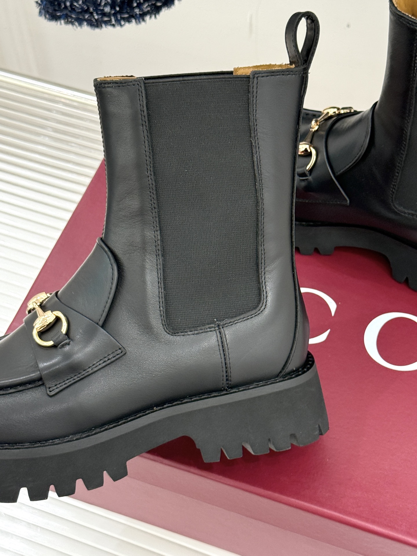 Gucci/古驰25WF秋冬新品马衔扣厚底切尔西短靴标志性马衔扣以浅金色调闪耀鞋面如同一匹骏马 在时尚的