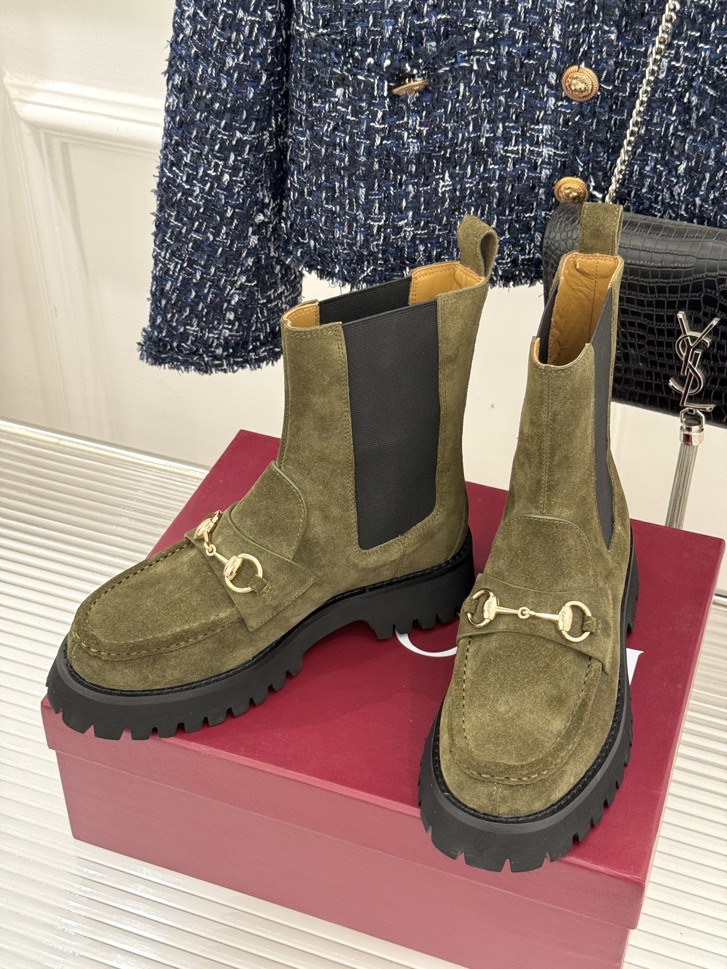 Gucci/古驰25WF秋冬新品马衔扣厚底切尔西短靴标志性马衔扣以浅金色调闪耀鞋面如同一匹骏马 在时尚的