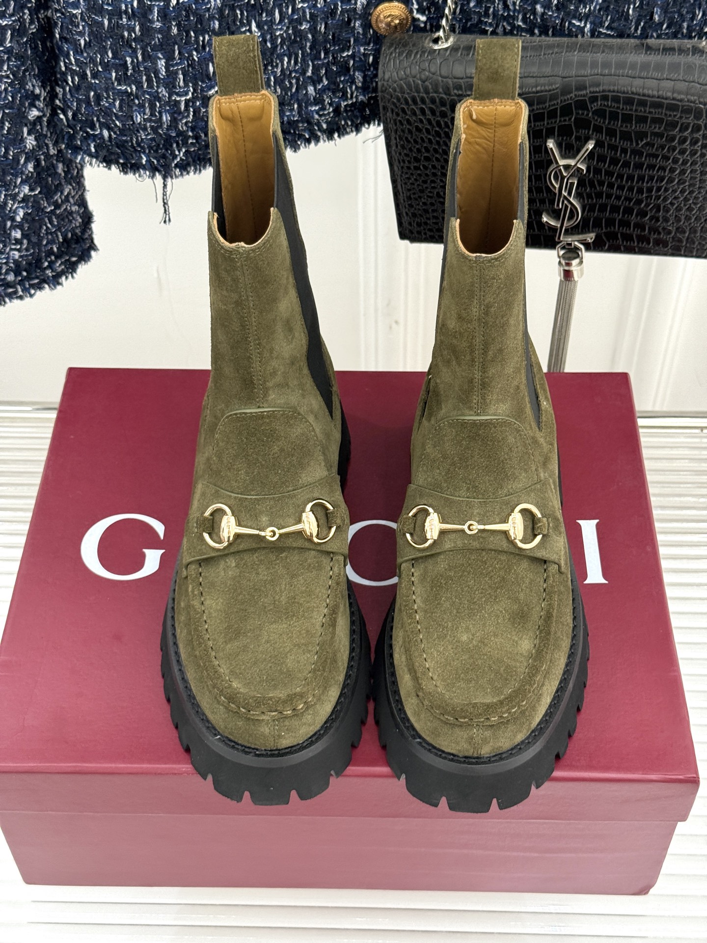 Gucci/古驰25WF秋冬新品马衔扣厚底切尔西短靴标志性马衔扣以浅金色调闪耀鞋面如同一匹骏马 在时尚的