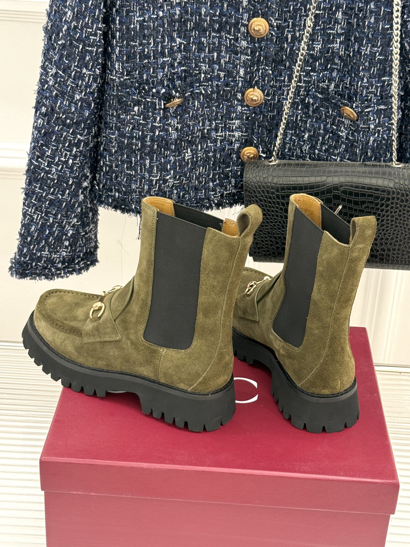 Gucci/古驰25WF秋冬新品马衔扣厚底切尔西短靴标志性马衔扣以浅金色调闪耀鞋面如同一匹骏马 在时尚的