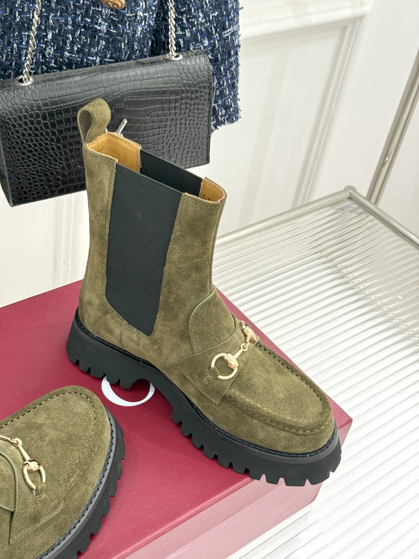 Gucci/古驰25WF秋冬新品马衔扣厚底切尔西短靴标志性马衔扣以浅金色调闪耀鞋面如同一匹骏马 在时尚的