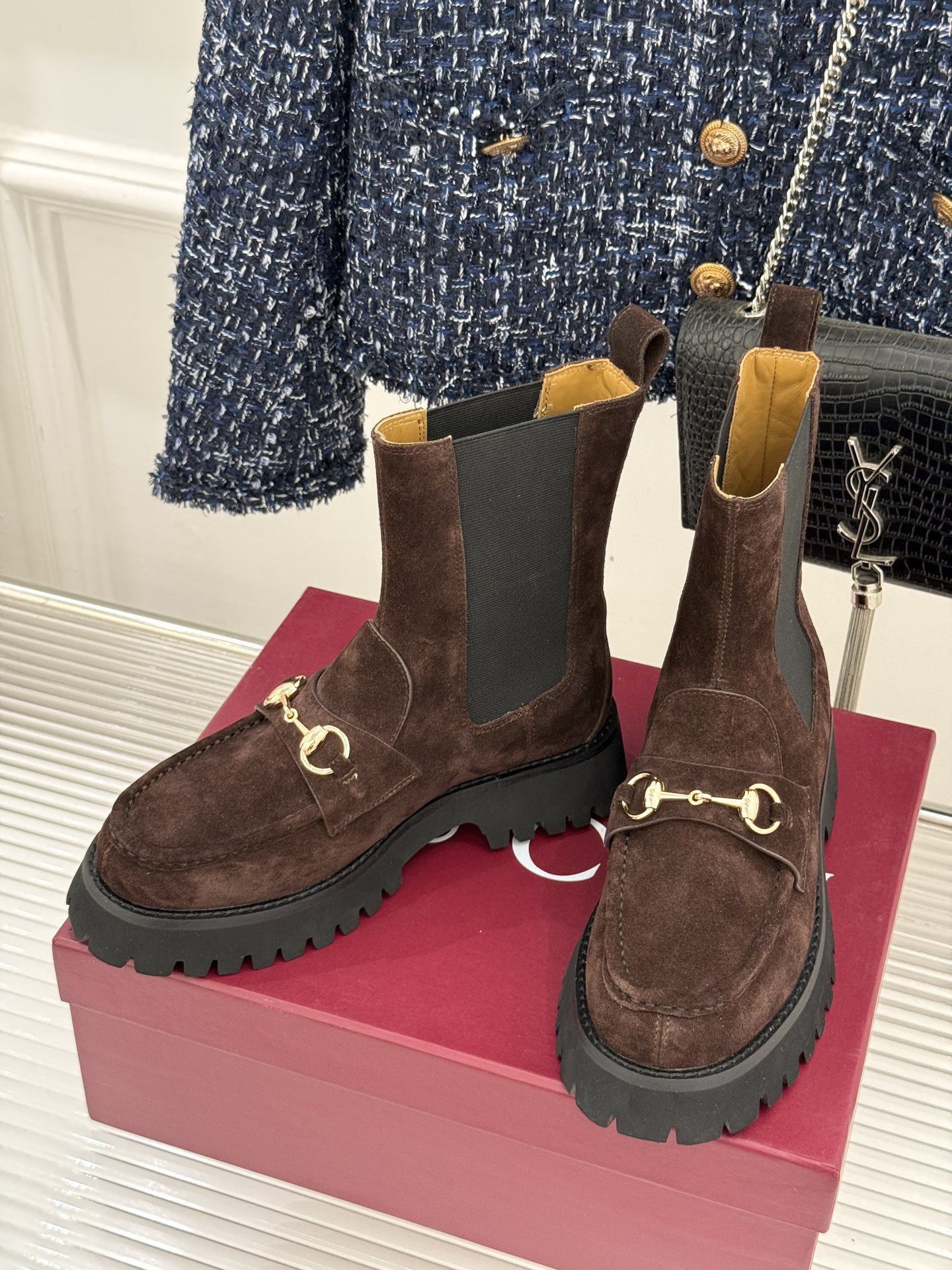 Gucci/古驰25WF秋冬新品马衔扣厚底切尔西短靴标志性马衔扣以浅金色调闪耀鞋面如同一匹骏马 在时尚的