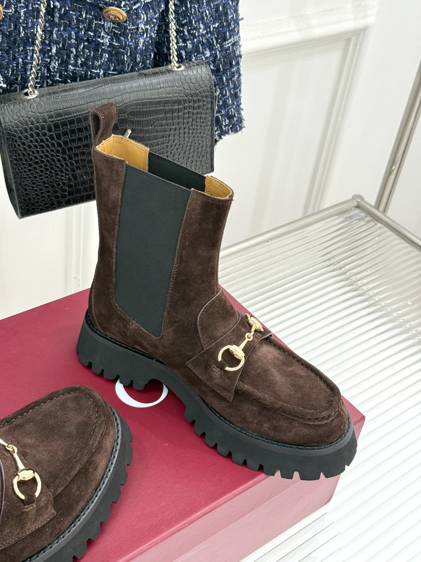 Gucci/古驰25WF秋冬新品马衔扣厚底切尔西短靴标志性马衔扣以浅金色调闪耀鞋面如同一匹骏马 在时尚的