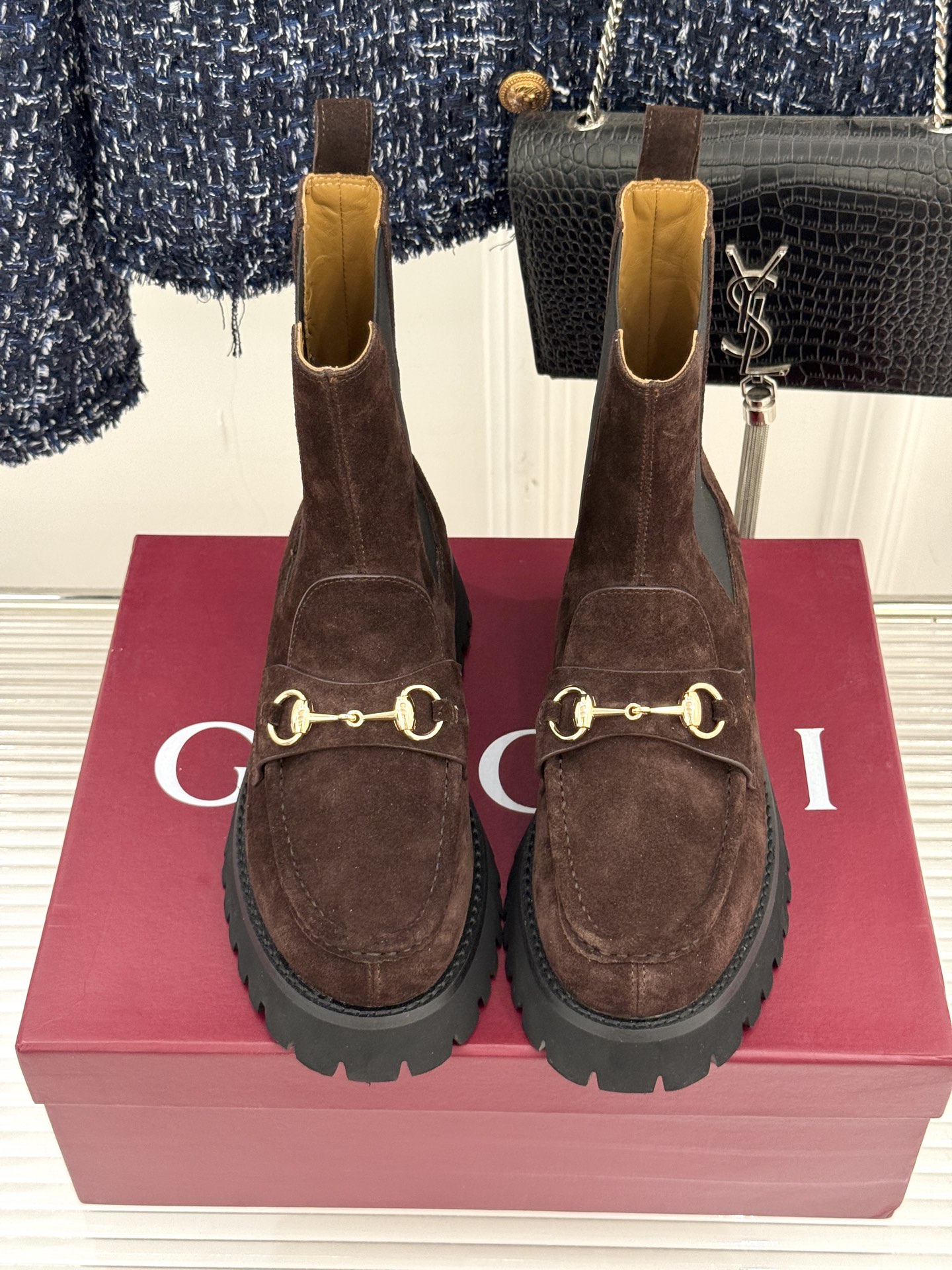 Gucci/古驰25WF秋冬新品马衔扣厚底切尔西短靴标志性马衔扣以浅金色调闪耀鞋面如同一匹骏马 在时尚的