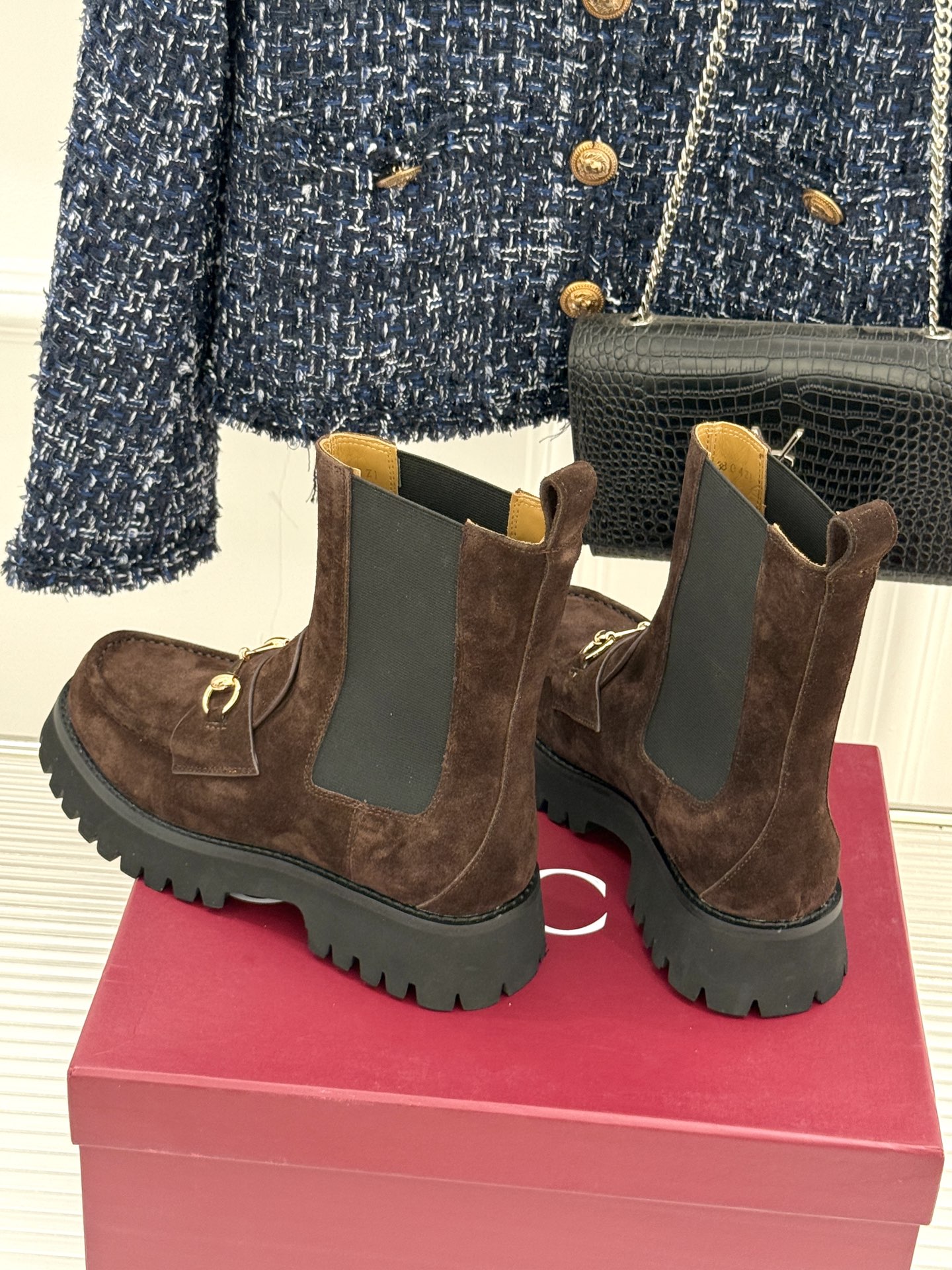 Gucci/古驰25WF秋冬新品马衔扣厚底切尔西短靴标志性马衔扣以浅金色调闪耀鞋面如同一匹骏马 在时尚的